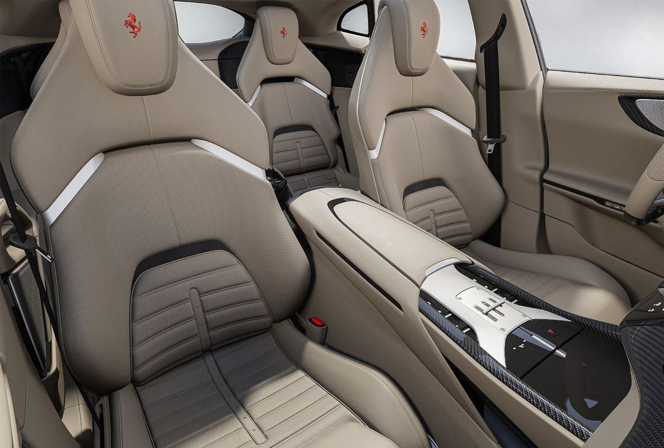 فيراري بوروسانجوي STD Full Carbon Panoramic Roof MY27