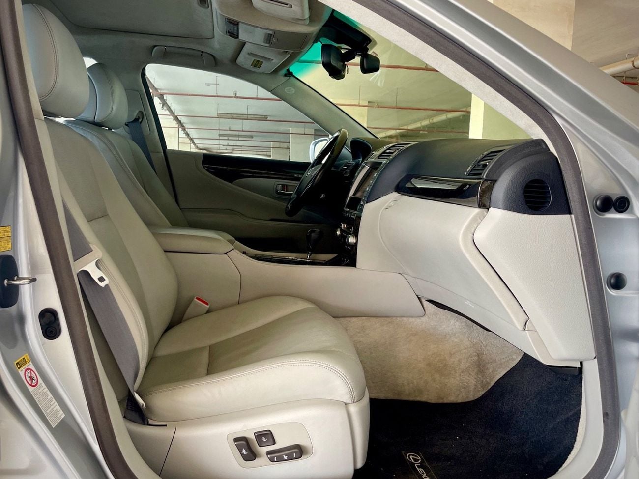 لكزس LS 460 PREMIER LWB ملكية نظيفة - بدون حوادث
