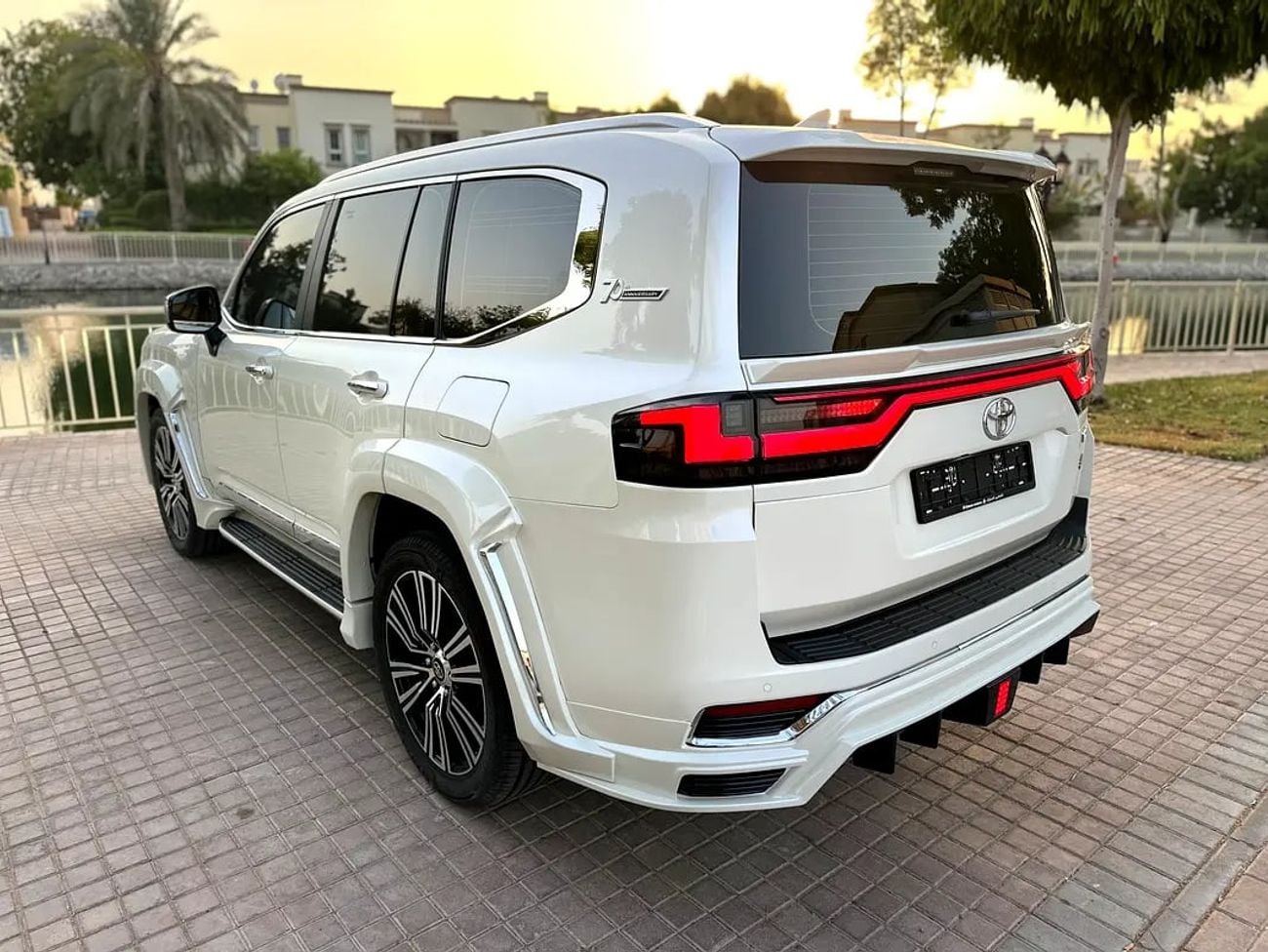 تويوتا لاند كروزر VIP Edition, Wald Body Kit, Gcc, Brand
