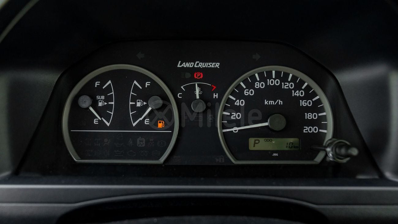 Toyota Land Cruiser 70 LC 78 HARDTOP 2.8L MT