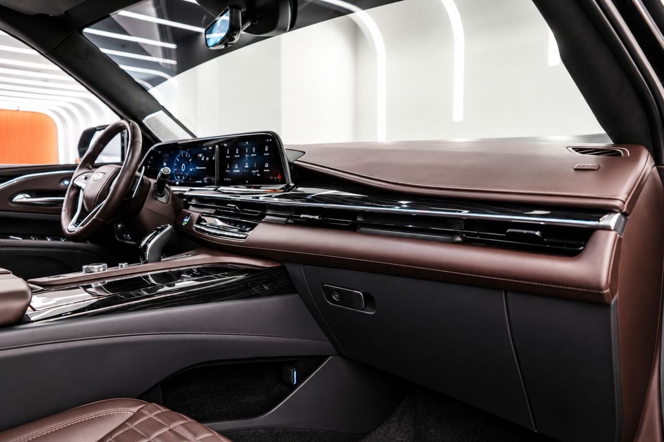 كاديلاك إسكالاد V SERIES مواصفات دول مجلس التعاون الخليجي، محرك V8 فائق الشحن، ضمان وخدمة فعالان
