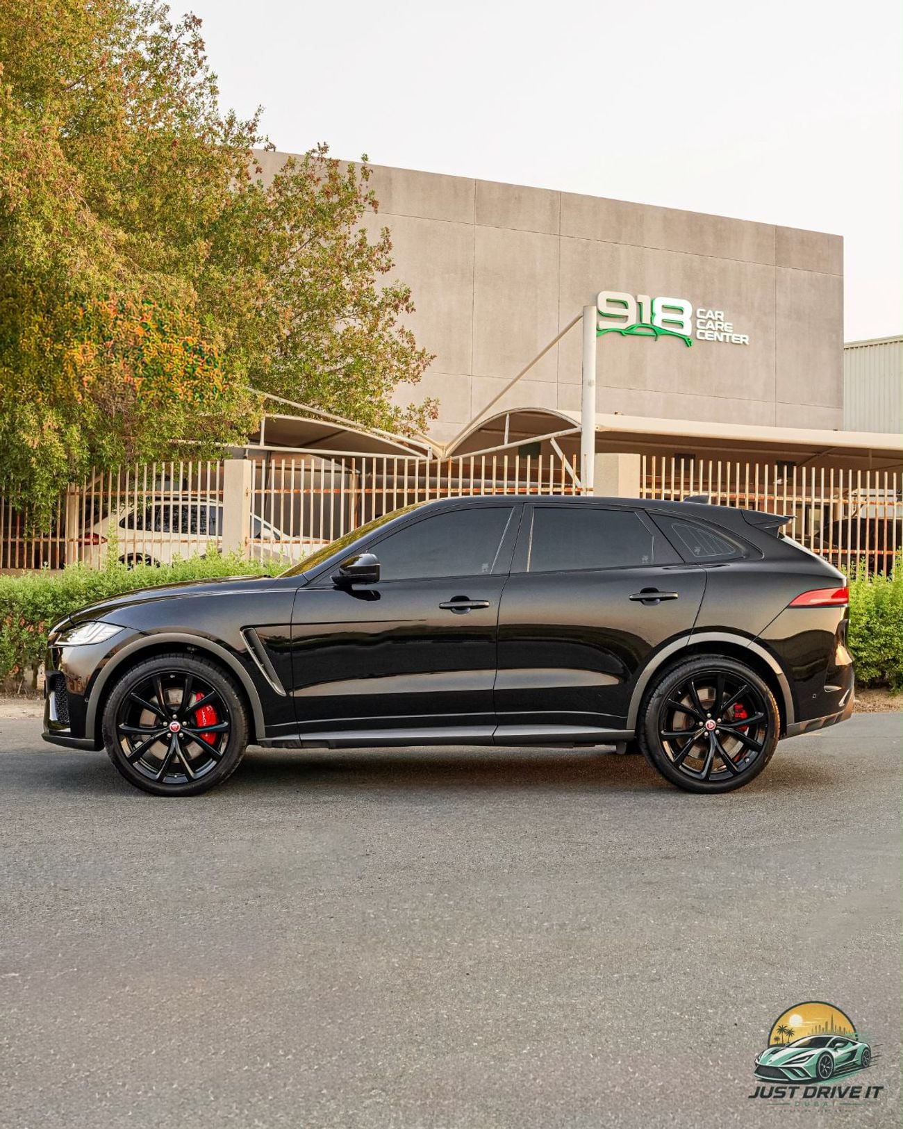 Jaguar F-PACE SVR