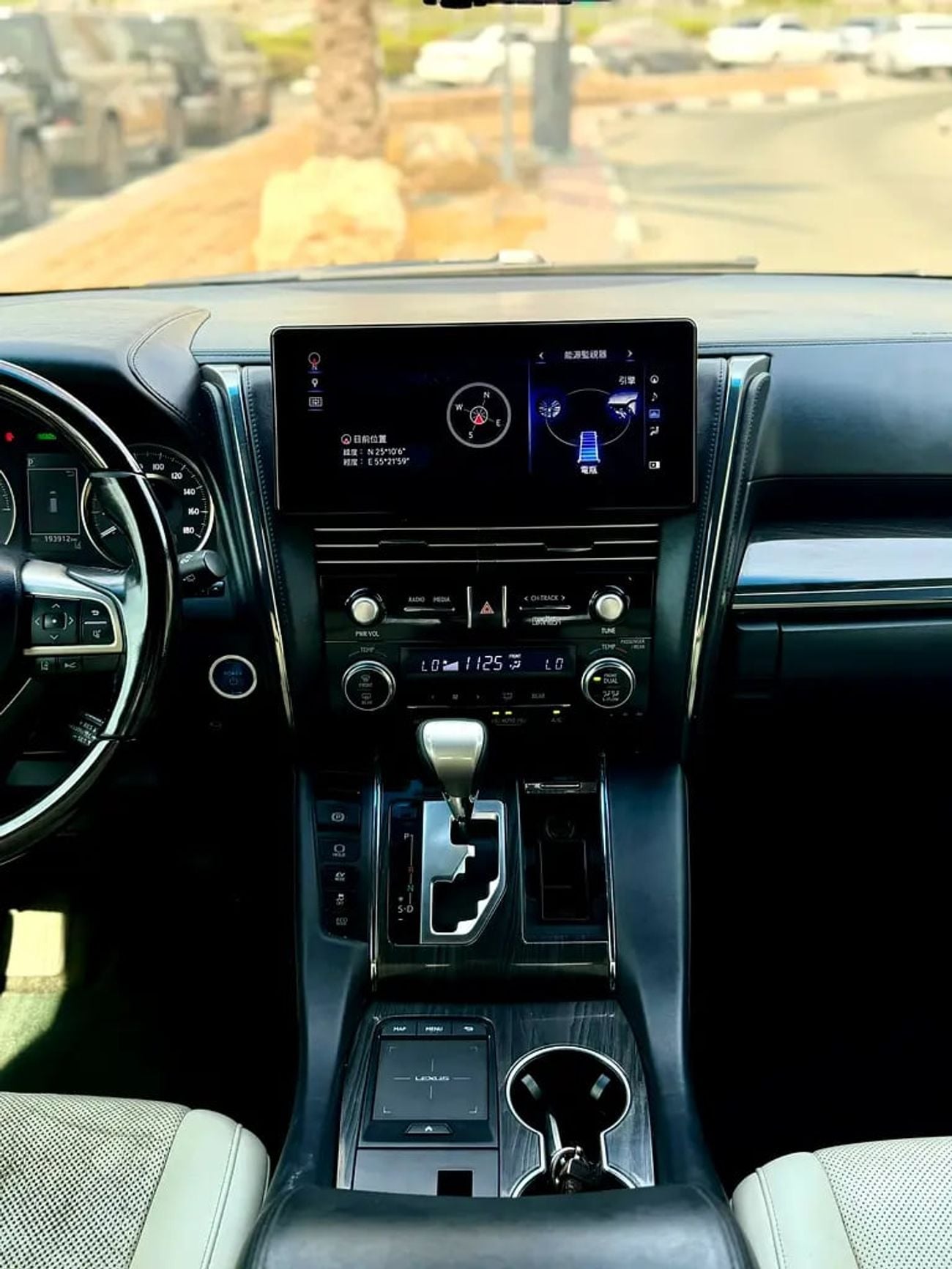 Lexus LM 300H LM 300h Hybrid | UAE - Excellent Condition | Regional Specs:
