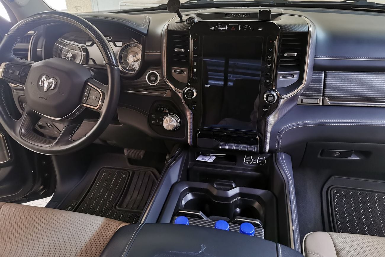 RAM 1500 LIMITED CREW GCC Specs, V8,1 Owner from new