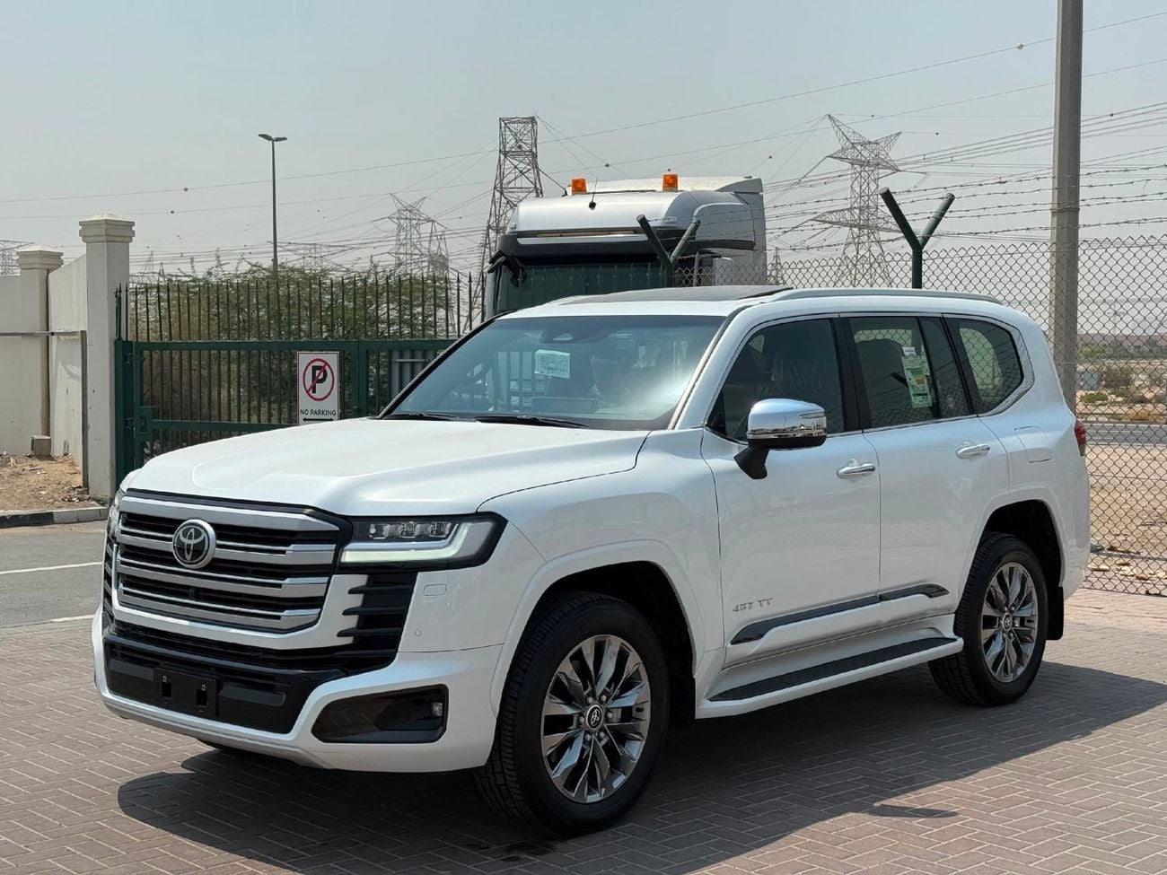 Toyota Land Cruiser VXR 3.5 HYBRID 2026 GCC SPEC WHITE/RED
