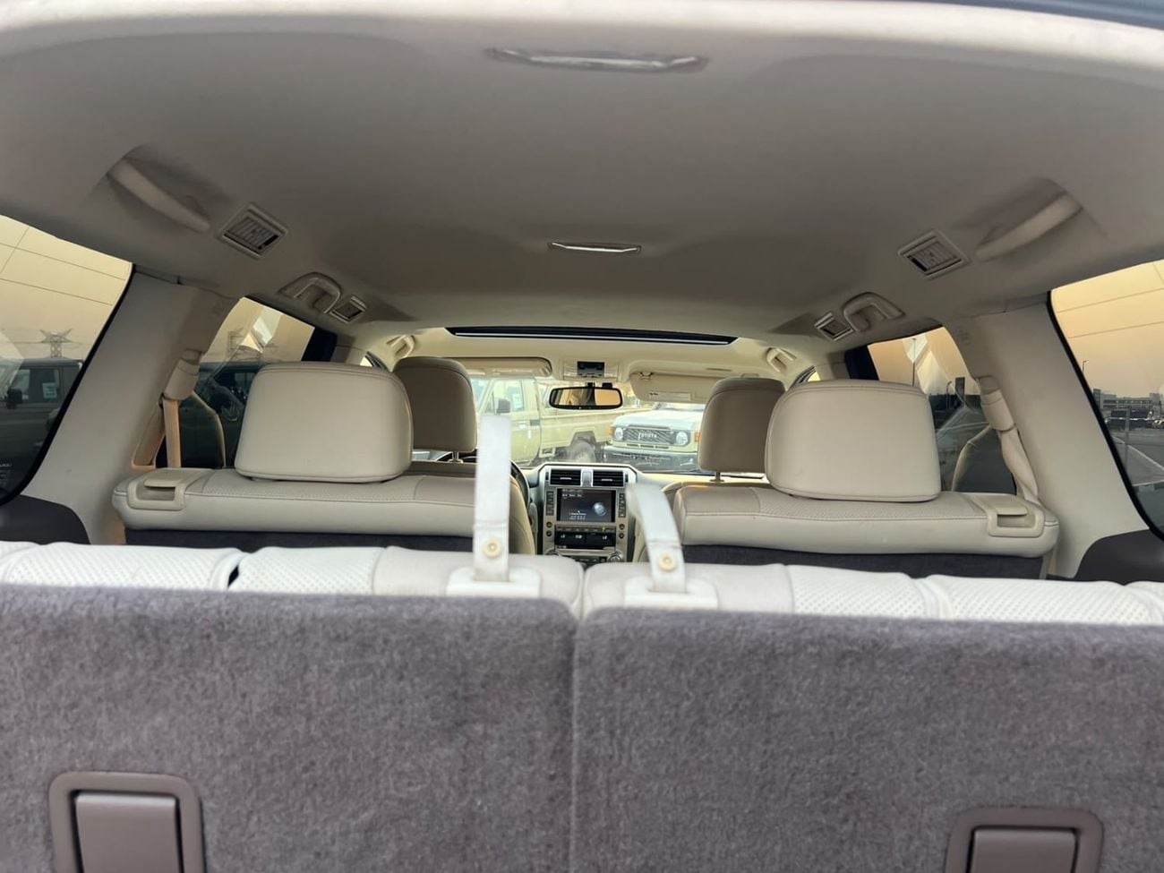 Lexus GX460 2018 Lexus GX460 Full Option 4.6L V8 - Sunroof - Rear Camera & Sensor - Leather Seat - AWD 4x4