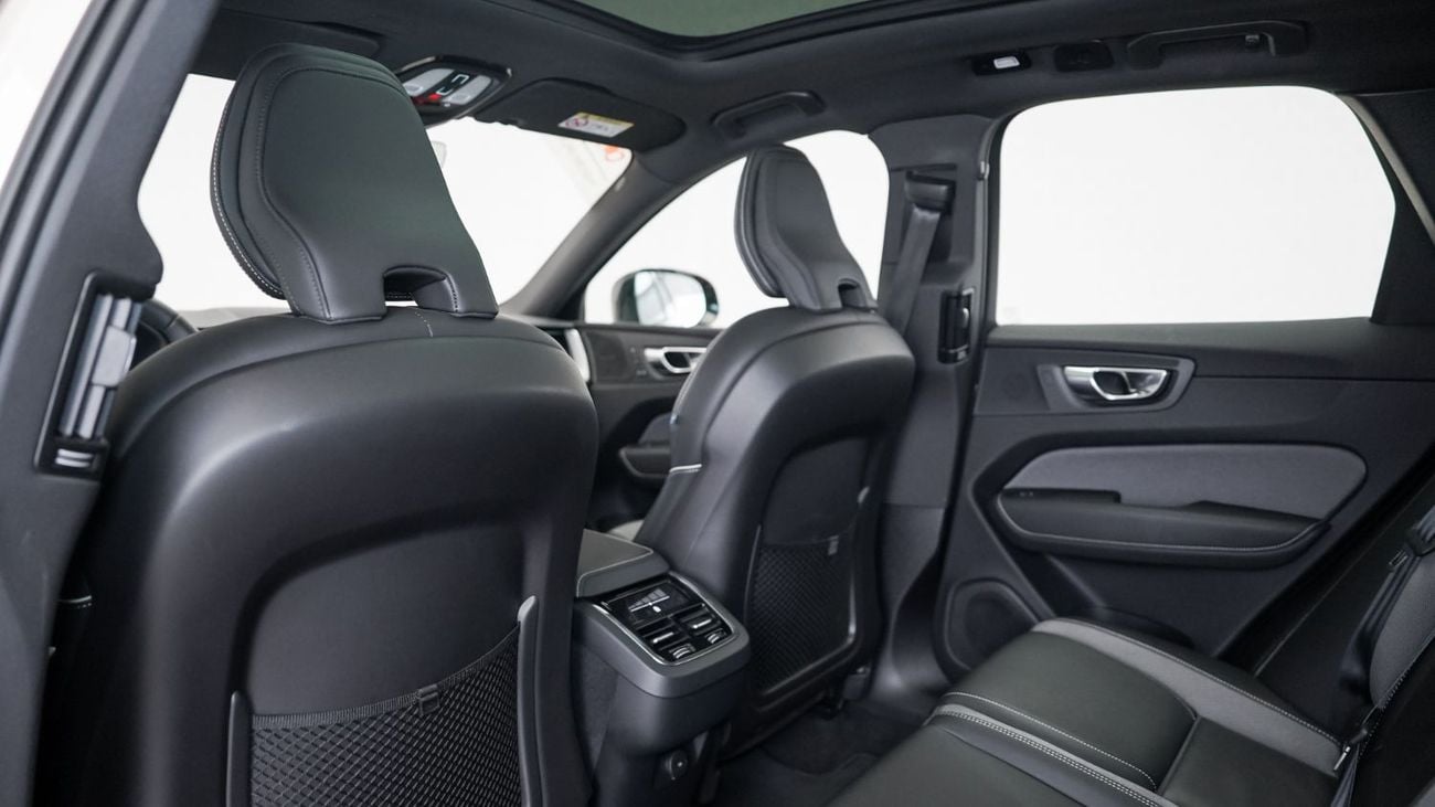 فولفو XC 60 B5 Ultimate Dark