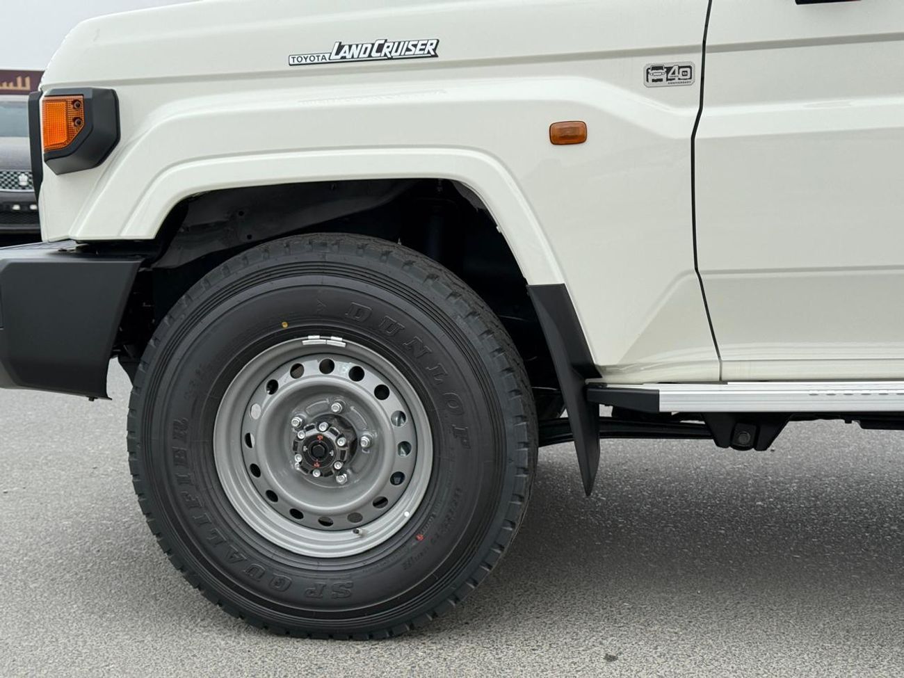 Toyota Land Cruiser 70 LC76 LX EXPORT ONLY - LC76 2.8 E Automatic - Basic with diff lock