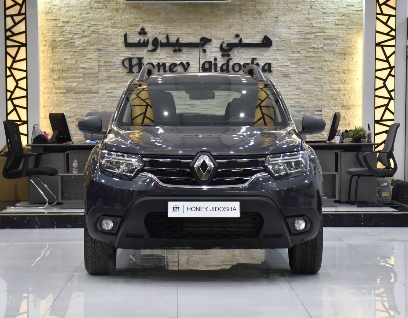 رينو داستر LE عرض ممتاز لسيارة رينو داستر (موديل 2025) باللون الأبيض بمواصفات خليجية