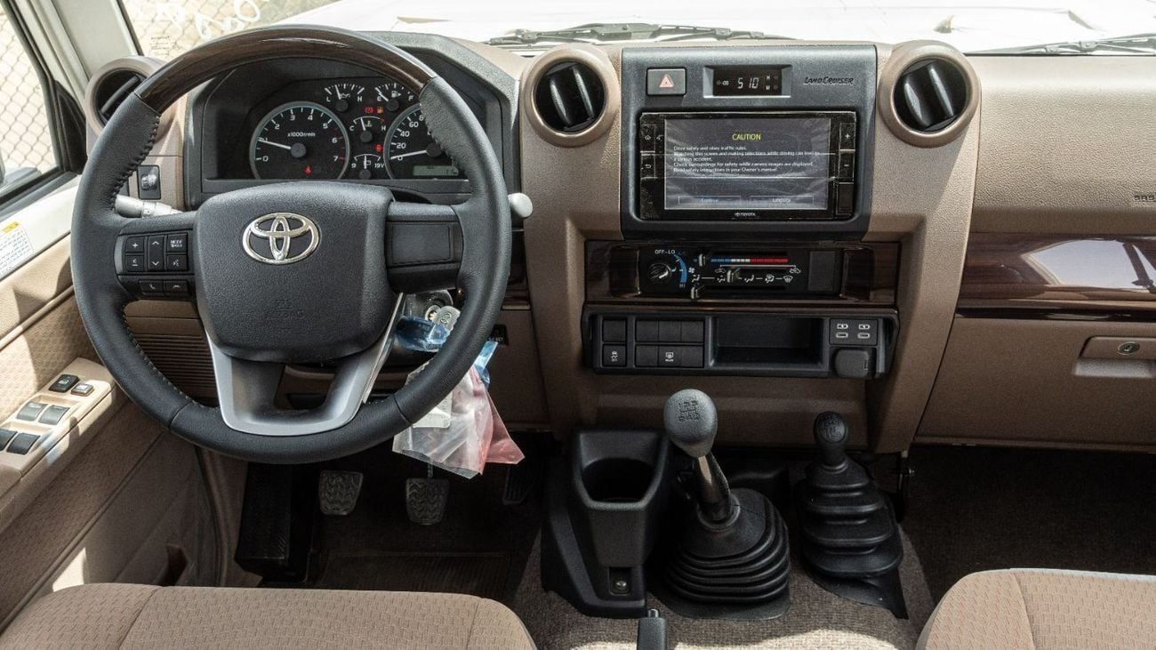 Toyota Land Cruiser 70 LC76 HT VXR Toyota Land Cruiser 4.0L MT Petrol (White-Brown) Basic