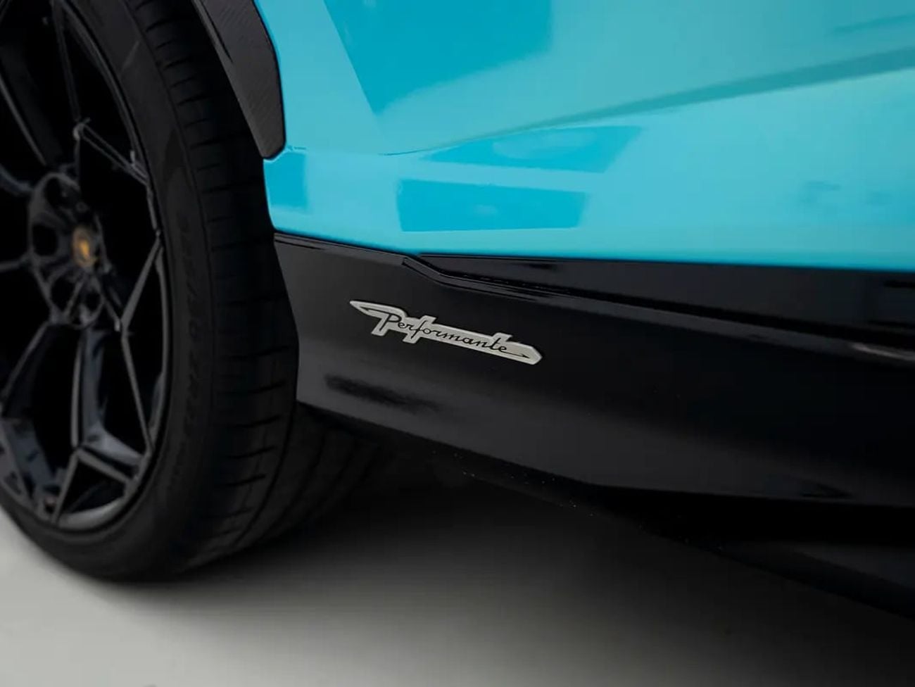 لامبورغيني اوروس PERFORMANTE Akrapovič Titanium Exhaust | Fresh Wrap | 10-Year Wrap Warranty