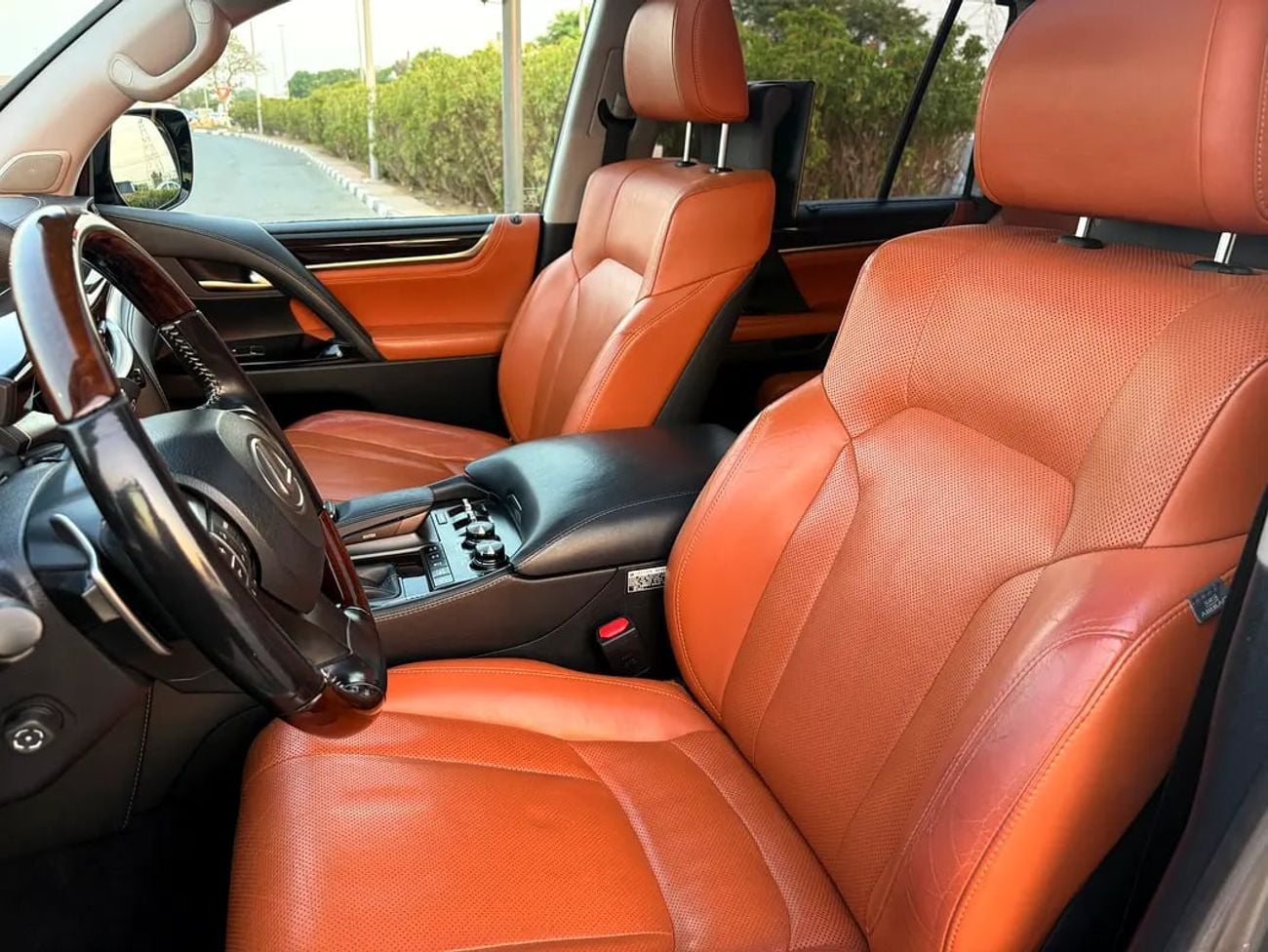 لكزس LX 570 LX 570 Luxury Plus GCC Specs