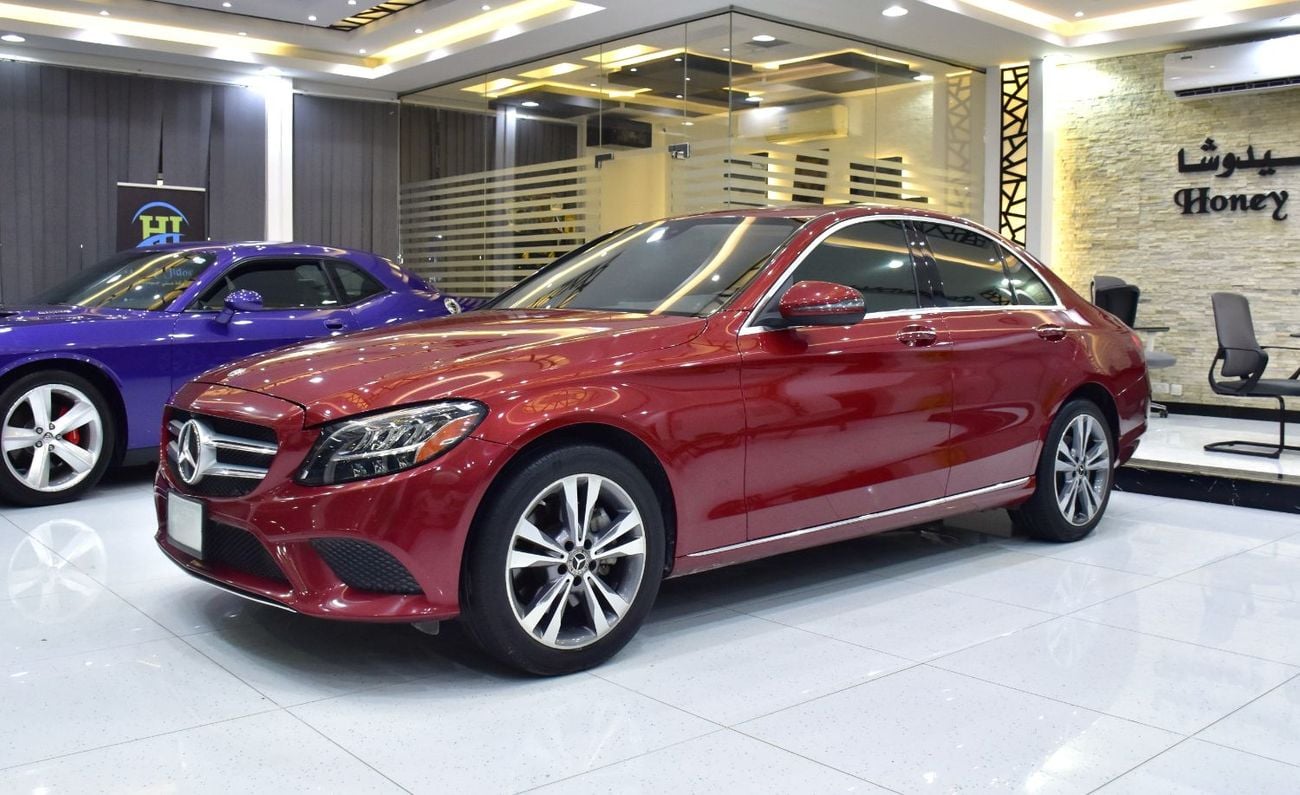 مرسيدس بنز C 300 STANDARD عرض ممتاز لسيارة مرسيدس بنز C300 4Matic (موديل 2021) باللون الأحمر وبمواصفات أمريكية