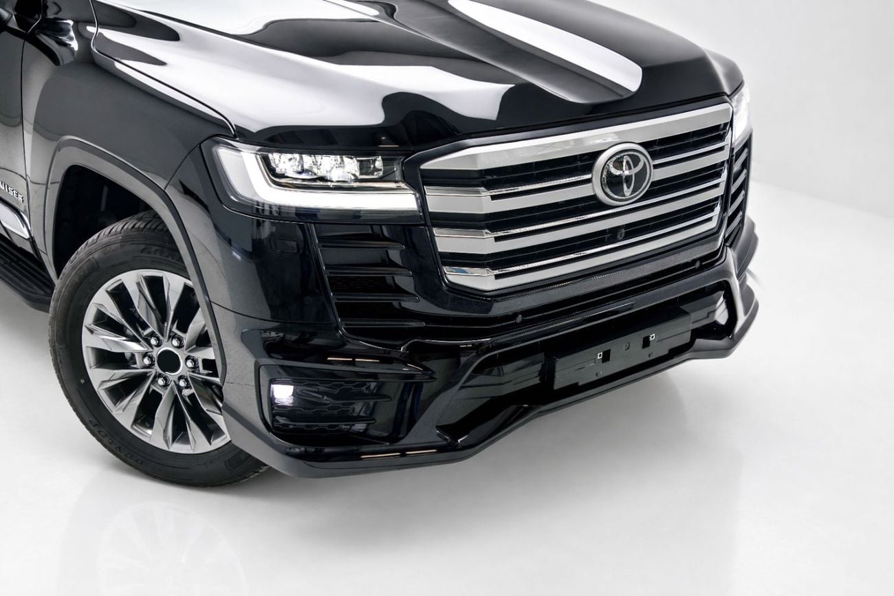 تويوتا لاند كروزر VXR LC300 سعة 3.5 لتر - أسود أنيق من الداخل، أسود وأحمر داكن | للتصدير فقط