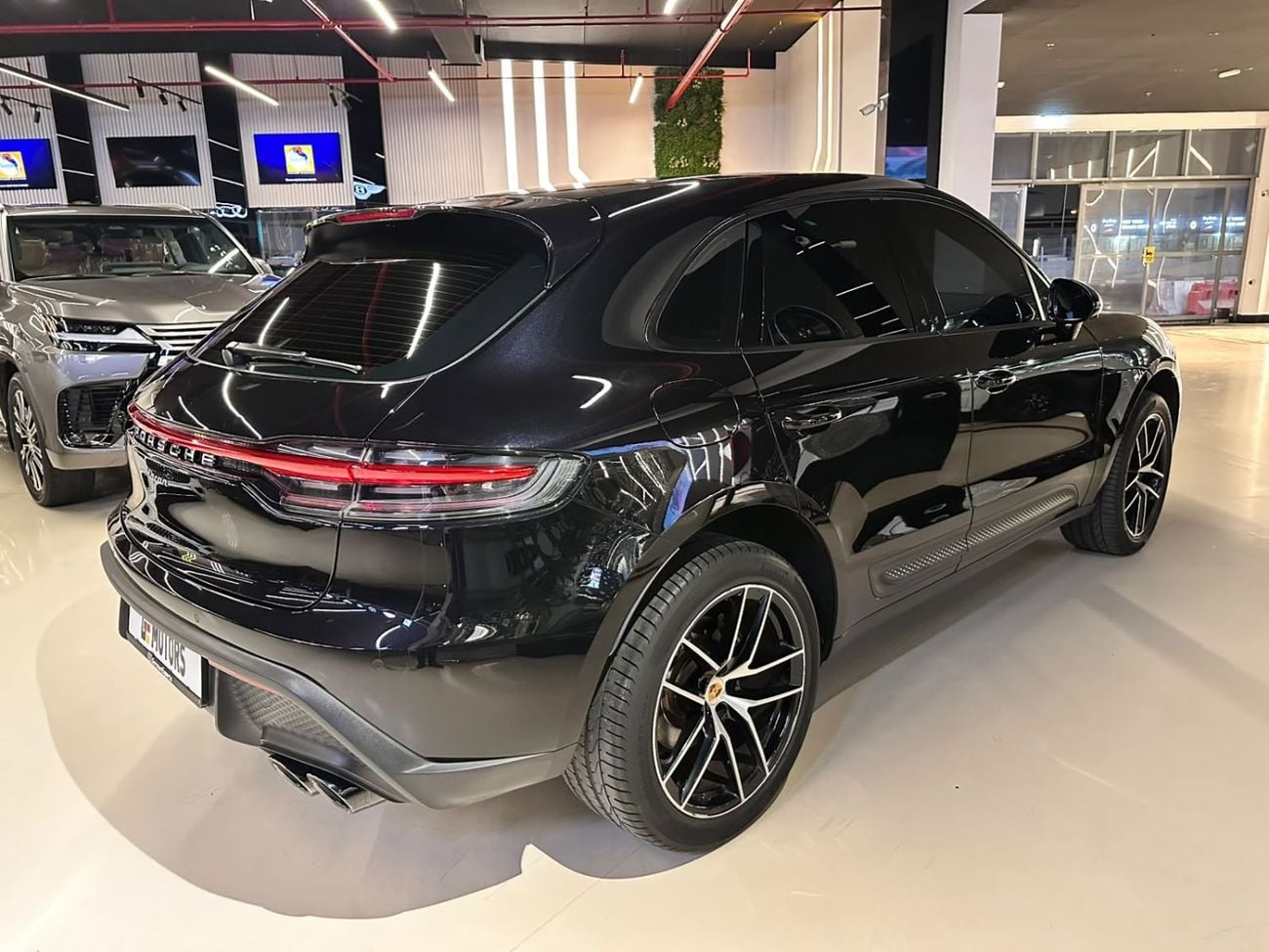 Porsche Macan STANDARD 2,700 MP - Porsche Macan 2022- GCC Perfect condition