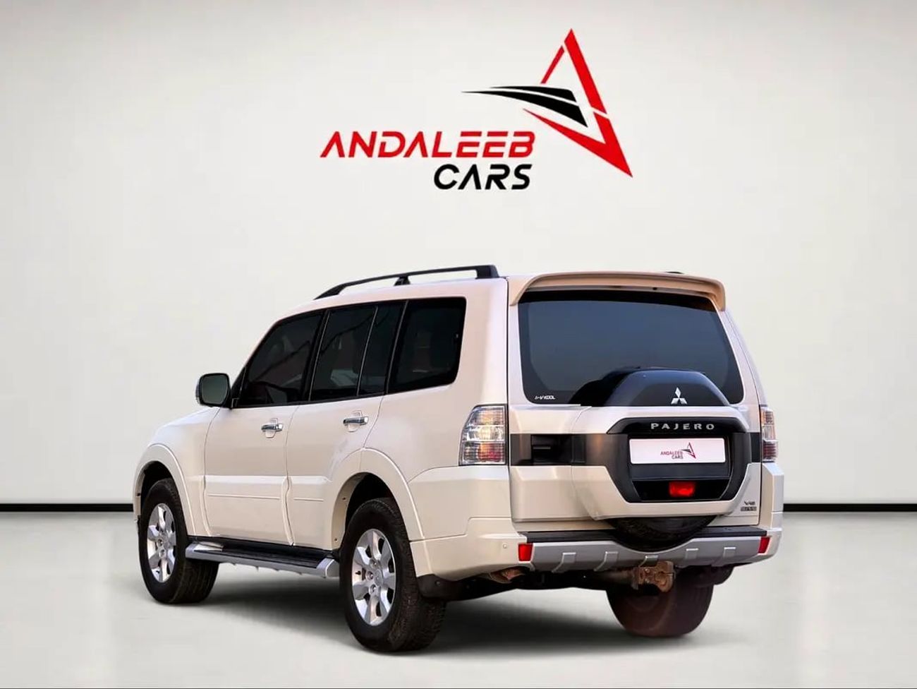 ميتسوبيشي باجيرو GLS V6 | 7-SEATER 4WD SUV | GCC