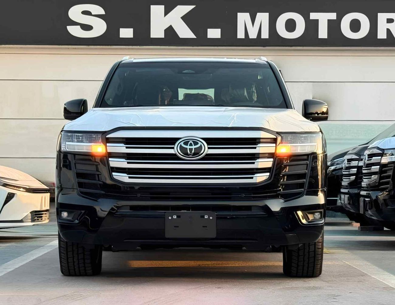 تويوتا لاند كروزر GXR 3.3L DIESEL || LEATHER WITH PWR SEATS | RADAR | FRONT CAMER | BIG DVD | JBL SPEAKERS (CODE # LCDGXR