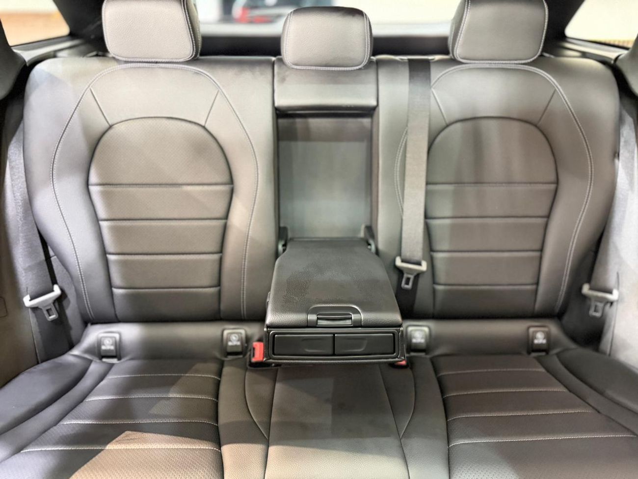 مرسيدس بنز GLC 300 STANDARD 4MATIC 2.0L