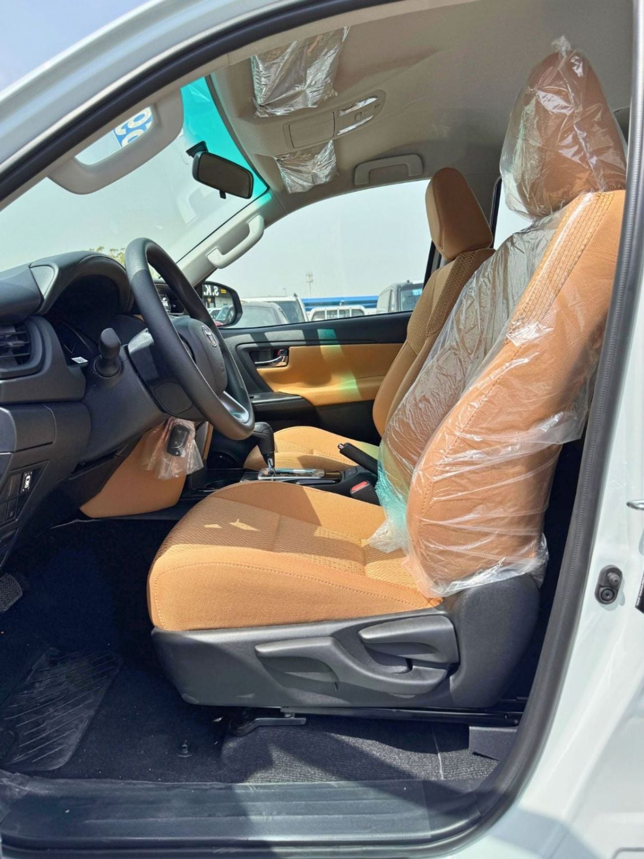 Toyota Fortuner EXR TOYOTA FORTUNER || 2.7L PETROL V4 / FABRIC SEATS / MANUAL AC (CODE # FPMB)