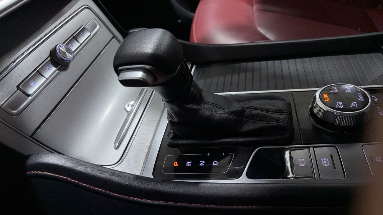 أم جي RX8 لاكجوري كارس24 هي سوق ضخم للسيارات المستعملة موثوق ومضمون ٪كارس24 هي سوق ضخم للسيارات المستعملة موثوق ومضمون