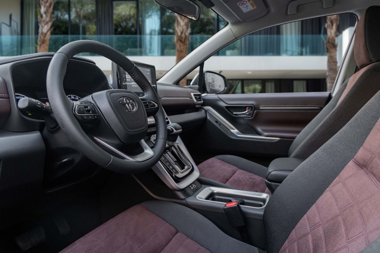 Toyota Innova HYCROSS Innova Hycross 7 Seater | 2,546 P.M | 0% Downpayment | TOYOTA WARRANTY
