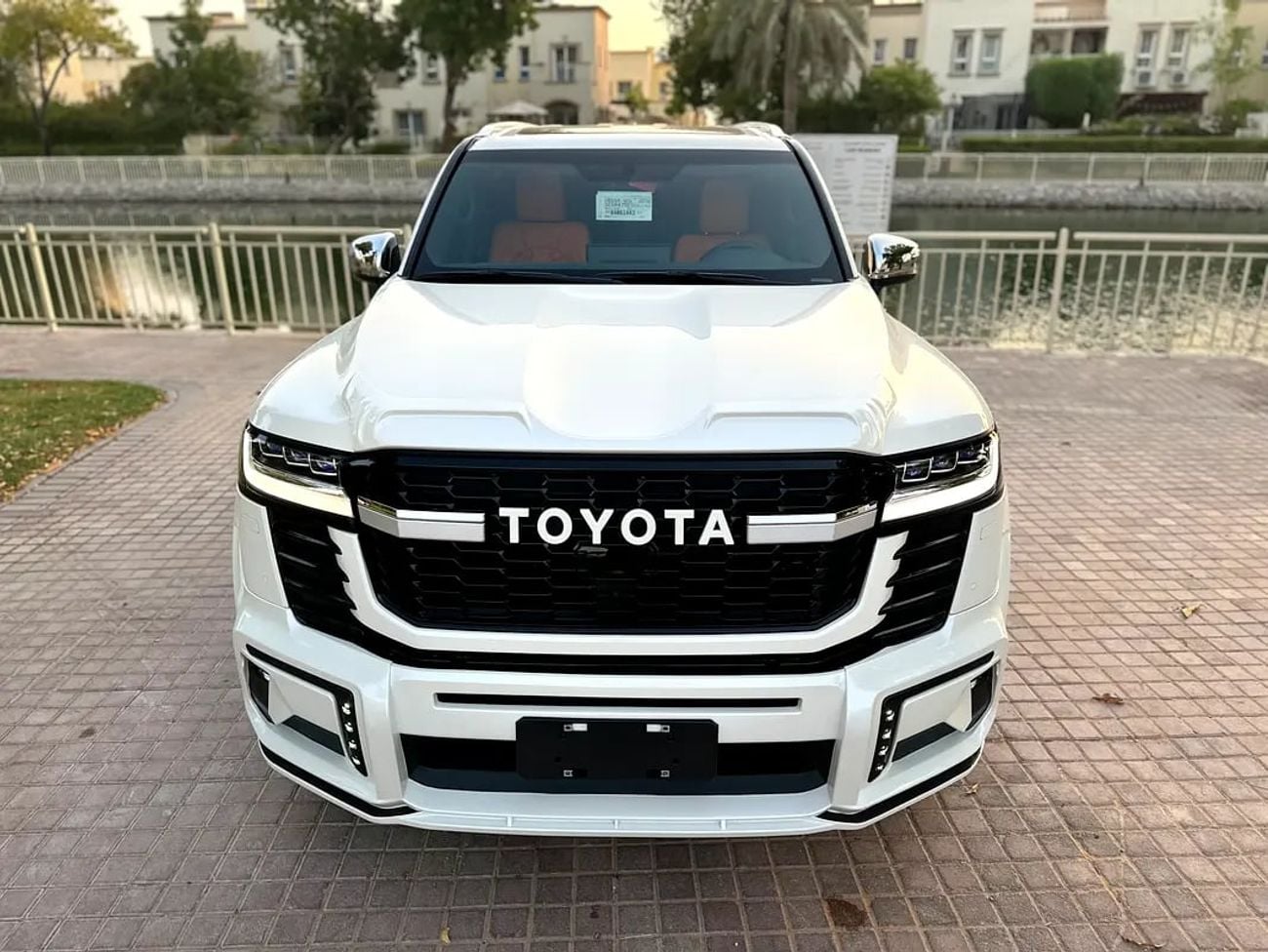 تويوتا لاند كروزر VIP Edition, Wald Body Kit, Gcc, Brand