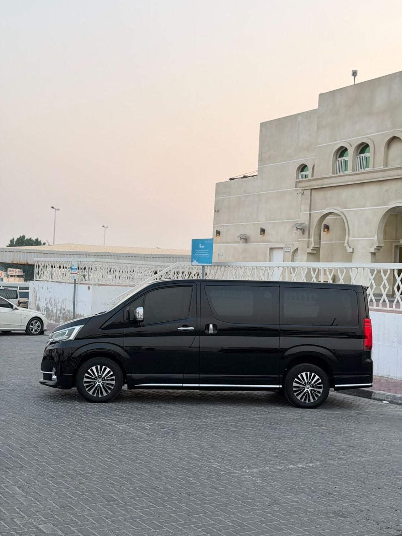 Toyota Granvia PREMIUM