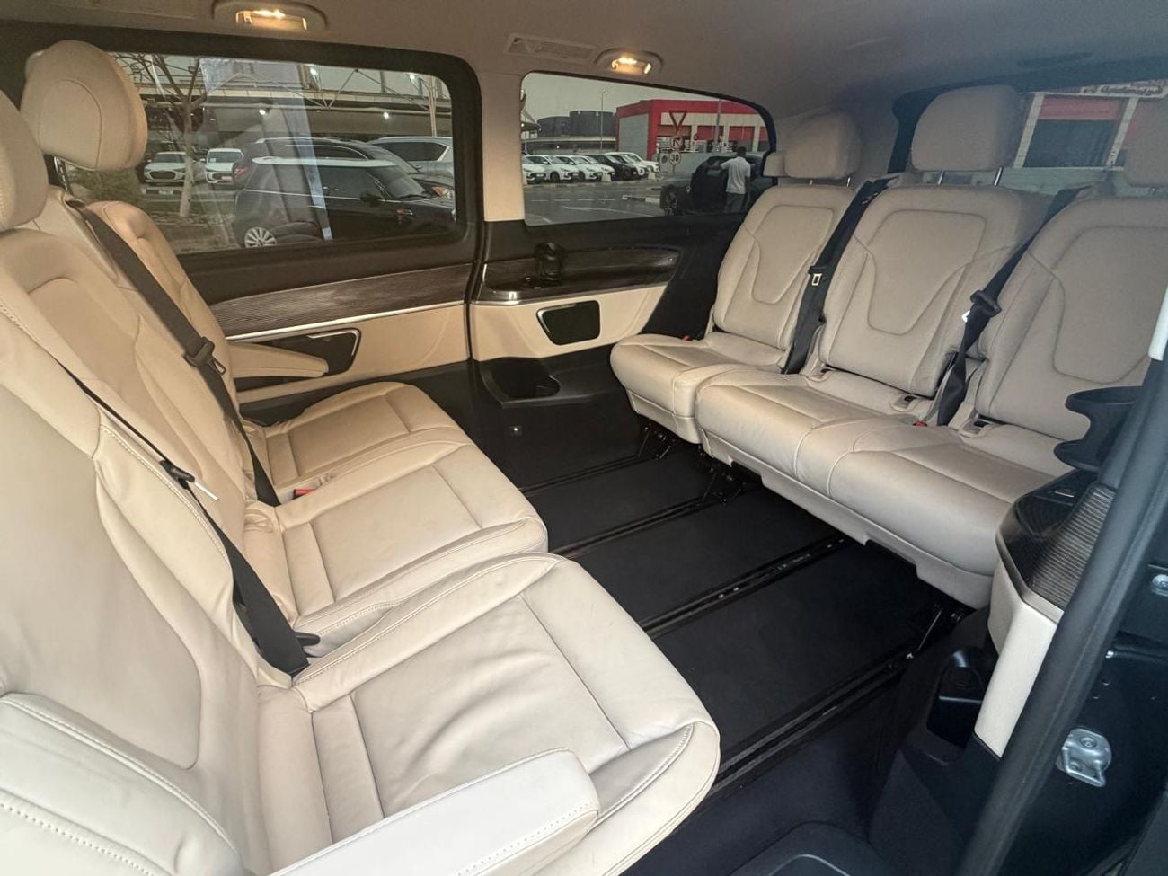 مرسيدس بنز V 250 AVANTGARDE/E MERCEDES BENZ V250 2023 GCC WITH SERVICE CONTRACT IN LOW MILEAGE FULL SERVICE HISTORY TWO KEYS