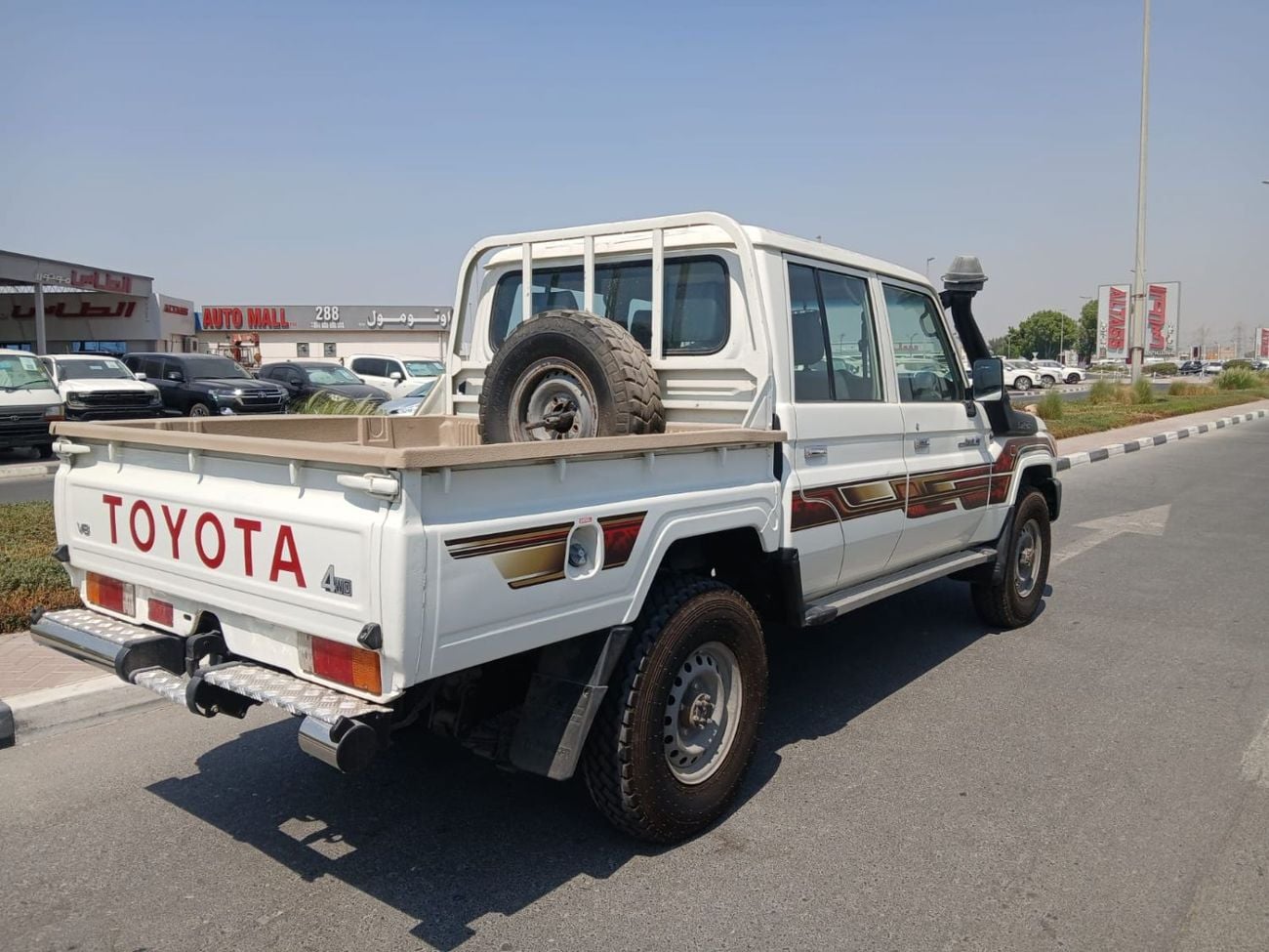 تويوتا لاند كروزر بيك آب Standard 1VD-FTV 4.5L V8 Diesel Engine Manual Gear 4WD 5 Seats 4 Doors