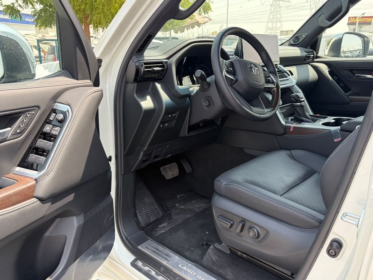 Toyota Land Cruiser VX LC300 VX TWIN TURBO || 3.5L V6 PETROL | PWR WITH LEATHER SEATS | 360* CAMERA | JBL SOUND SYSTEM | RA