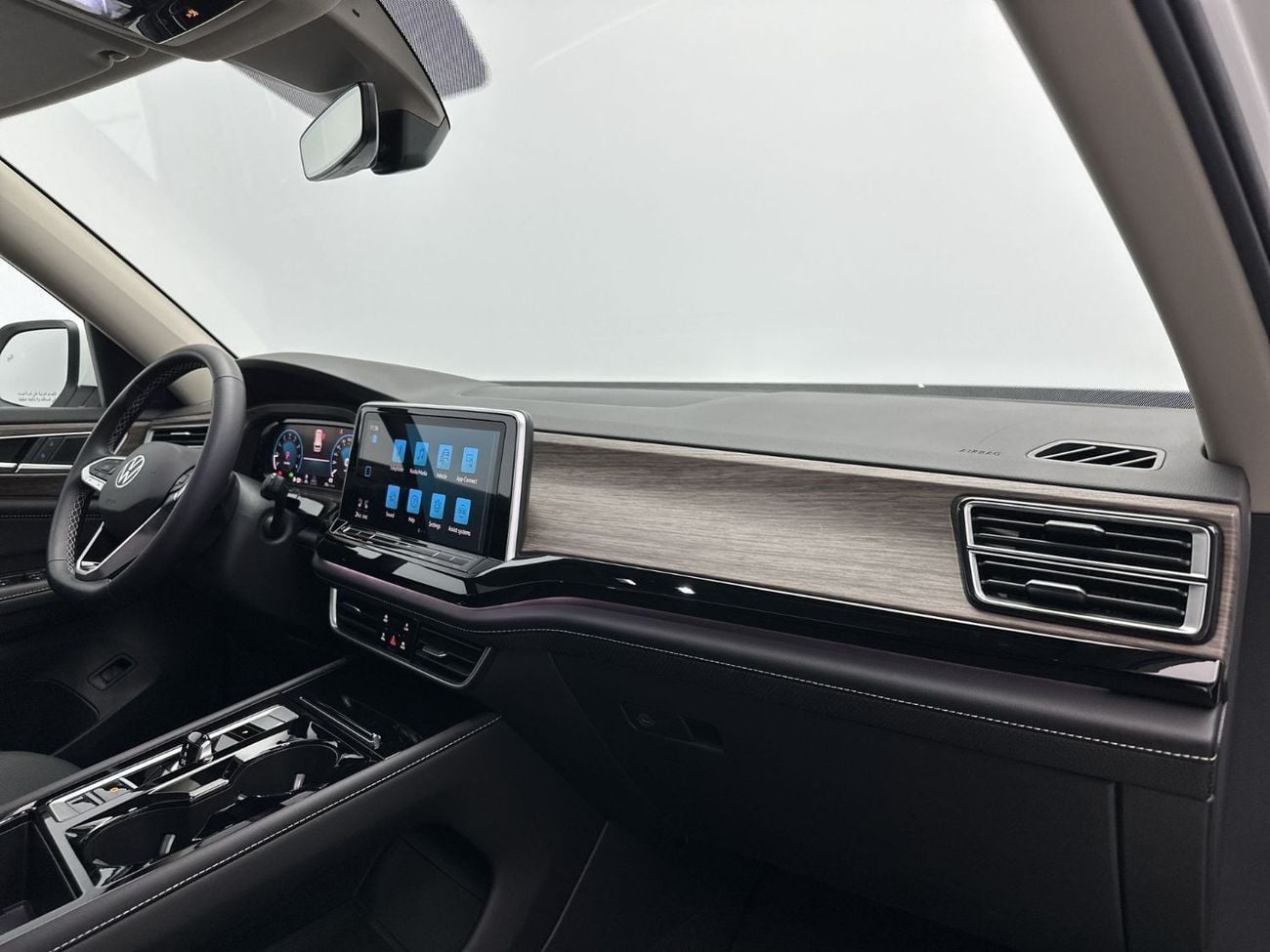 Volkswagen Teramont COMFORTLINE Premium Leather 7-Seater SUV | Panoramic Sunroof | Desert Comfort Ready