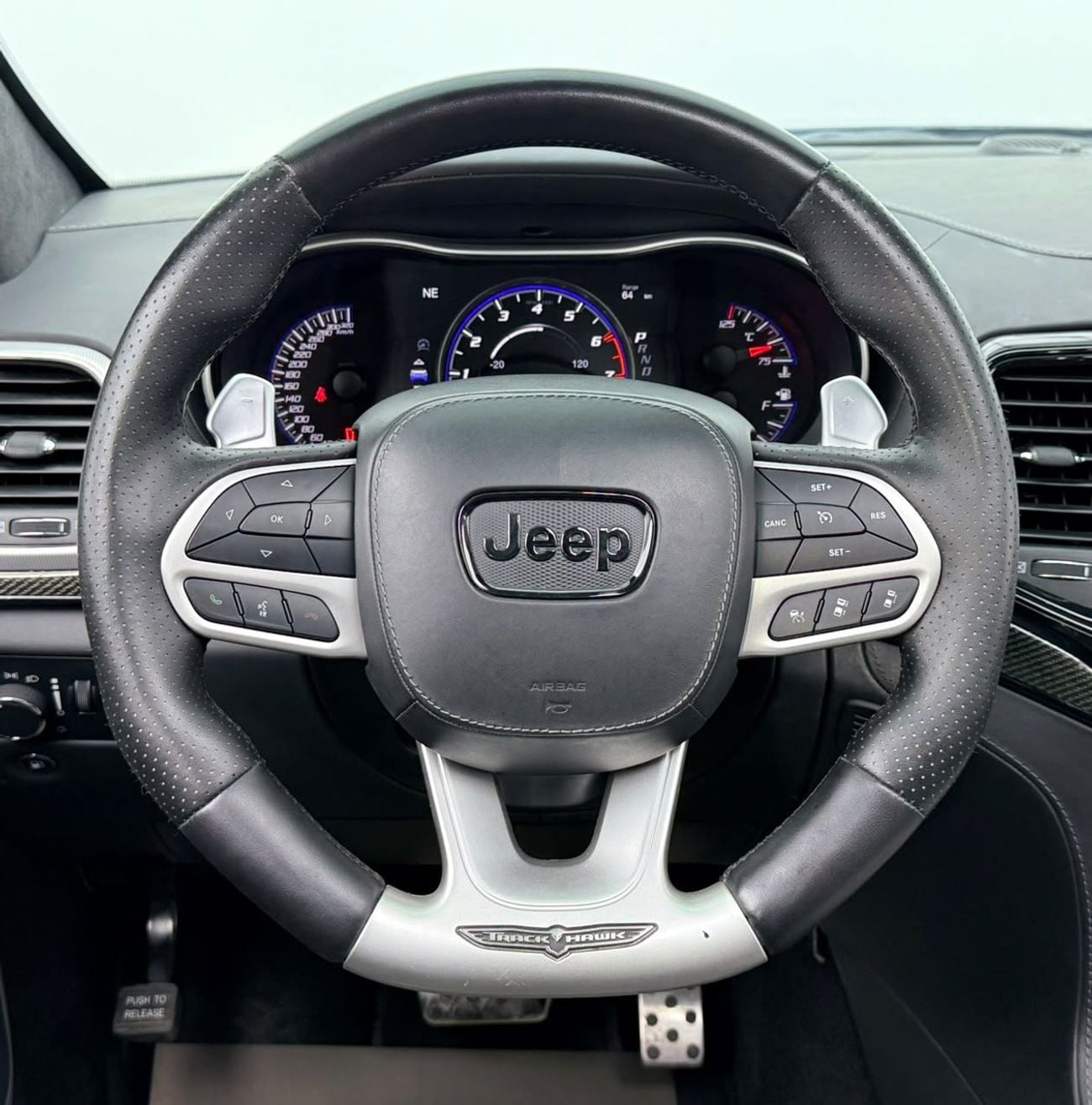 جيب جراند شيروكي TRACKHAWK جيب جراند شيروكي تراك هوك 2021، معدلة بالكامل، داخلية من ألياف الكربون، كاملة المواصفات، أمريكية الص