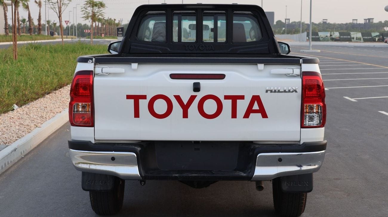 Toyota Hilux GL 2.7l single cabin manual transimition