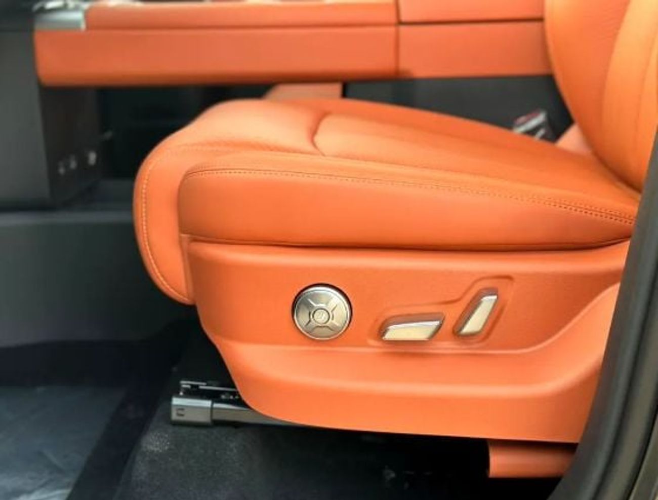 بي واي دي Ti 7 Ultra ECTB - 6. BYD Ti 7 Ultra Trim Full Options – 1.5L Hybrid Auto AWD – أسود مع برتقالي
