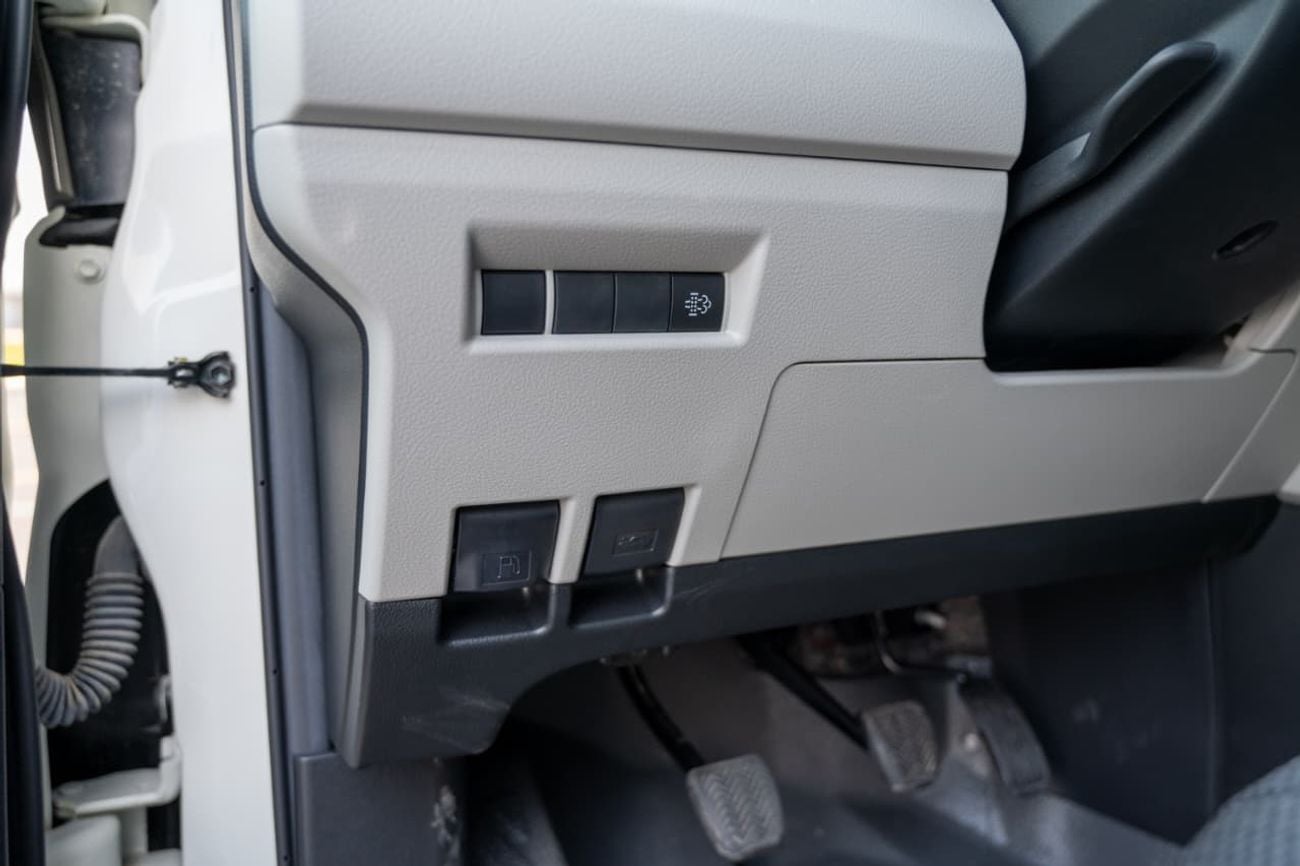 Toyota Hiace DX 2.8L PASSENGER 2026 MODEL GCC