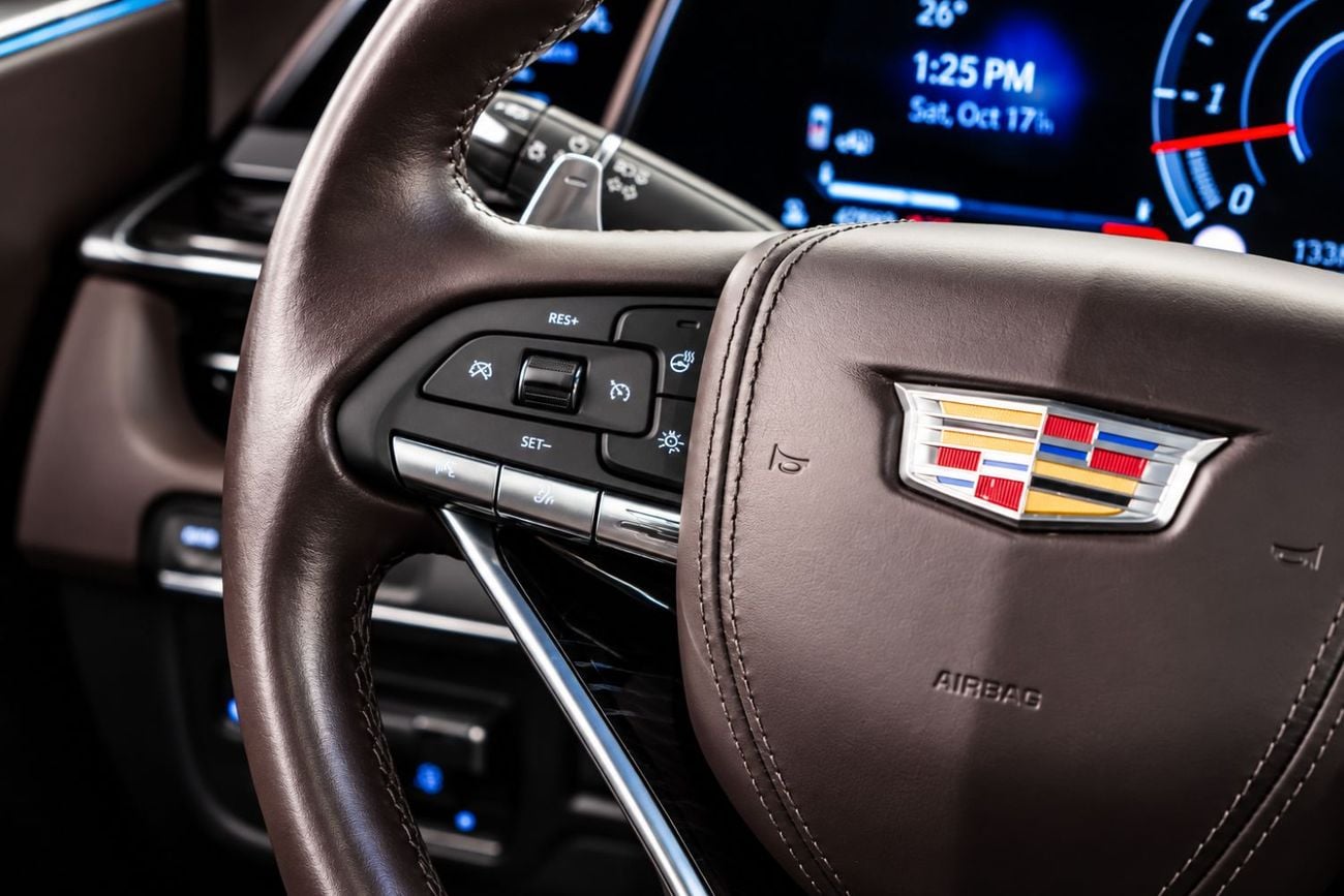 كاديلاك إسكالاد V SERIES مواصفات دول مجلس التعاون الخليجي، محرك V8 فائق الشحن، ضمان وخدمة فعالان