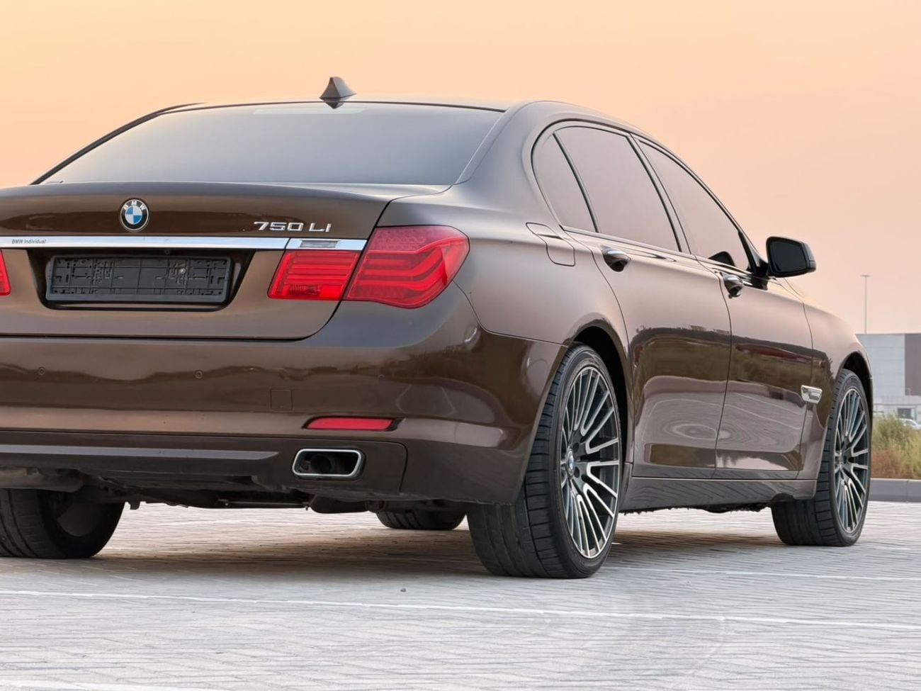 BMW 750Li EXCLUSIVE 4.4L V8 twin-turbo engine producing 407 hp, 8-speed
