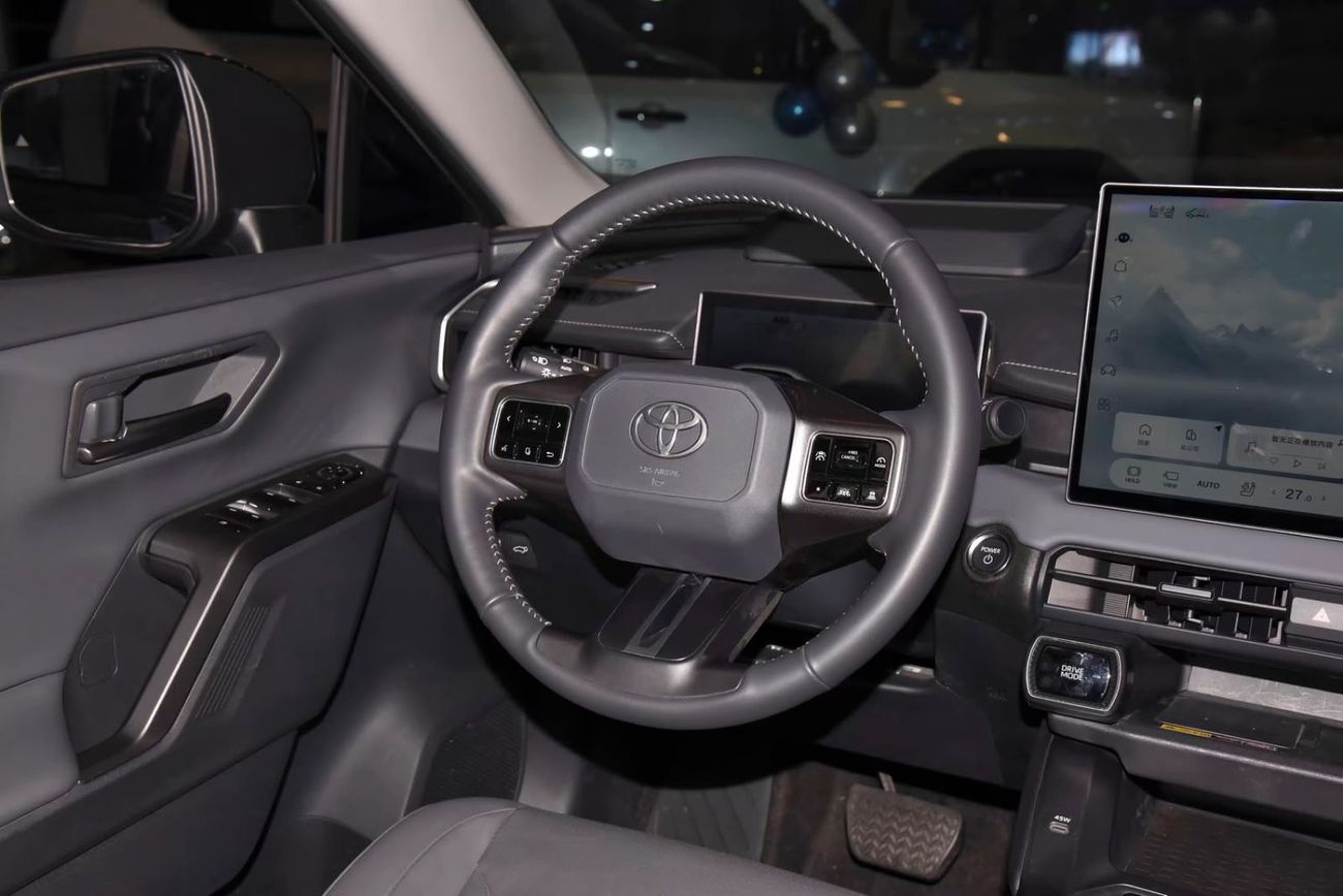 Toyota RAV4 XLE Premium 2026 2.5 Hybrid Flagship Export