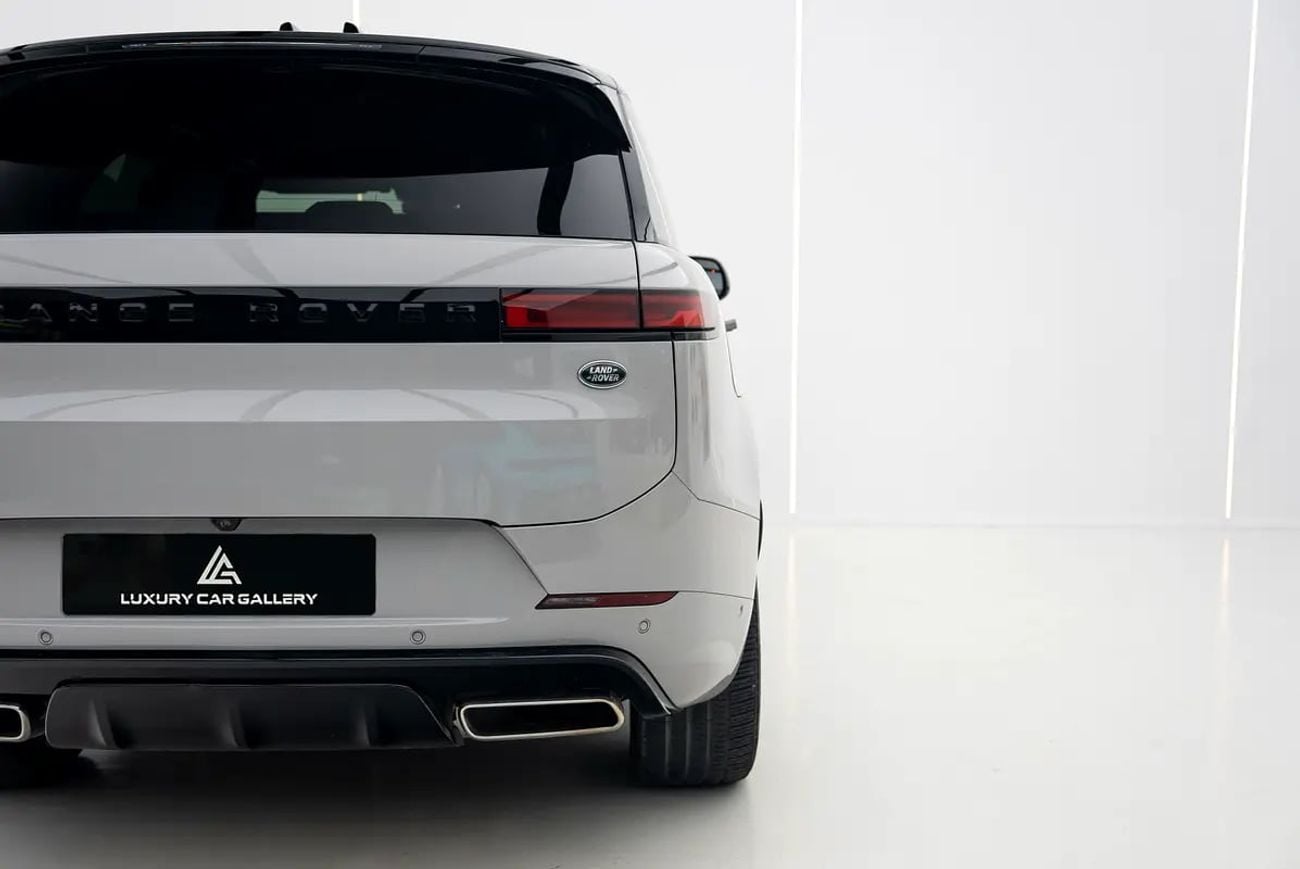 Land Rover Range Rover Sport HSE DYNAMIC P440e Plug-In Hybrid | 19,000 KM | Black Contrast Roof