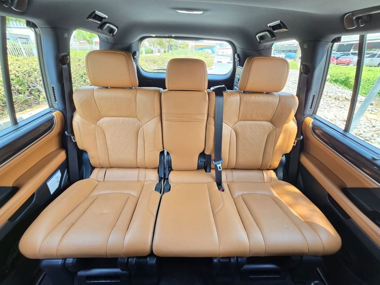 Lexus LX570 SIGNATURE LEXUS LX570 SIGNATURE FULL OPTION 2021 GCC AL FUTTAIM LEXUS SINGLE OWNER IN MINT CONDITION
