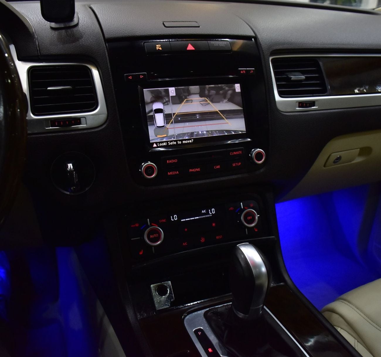 فولكس واجن طوارق SEL EXCELLENT DEAL for our Volkswagen Touareg ( 2015 Model ) in Brown Color GCC Specs