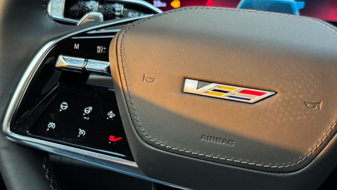 كاديلاك إسكالاد V SERIES Executive American Specs 2026 Brand New 6.2L V8 Supercharged