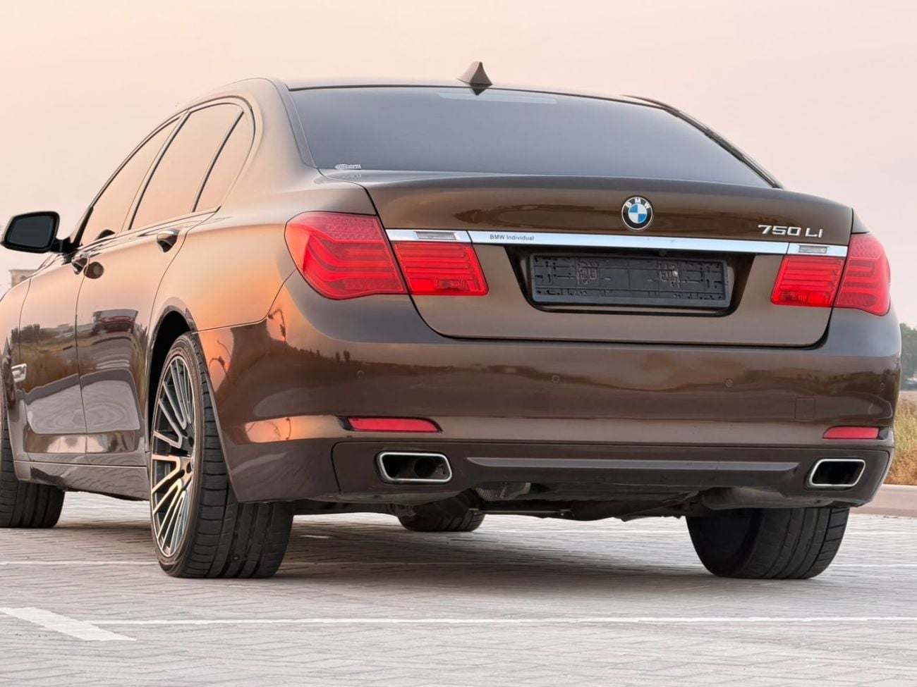 بي أم دبليو 750Li إكسكلوسيف تشغيل بالبصمة ودخول ذكي