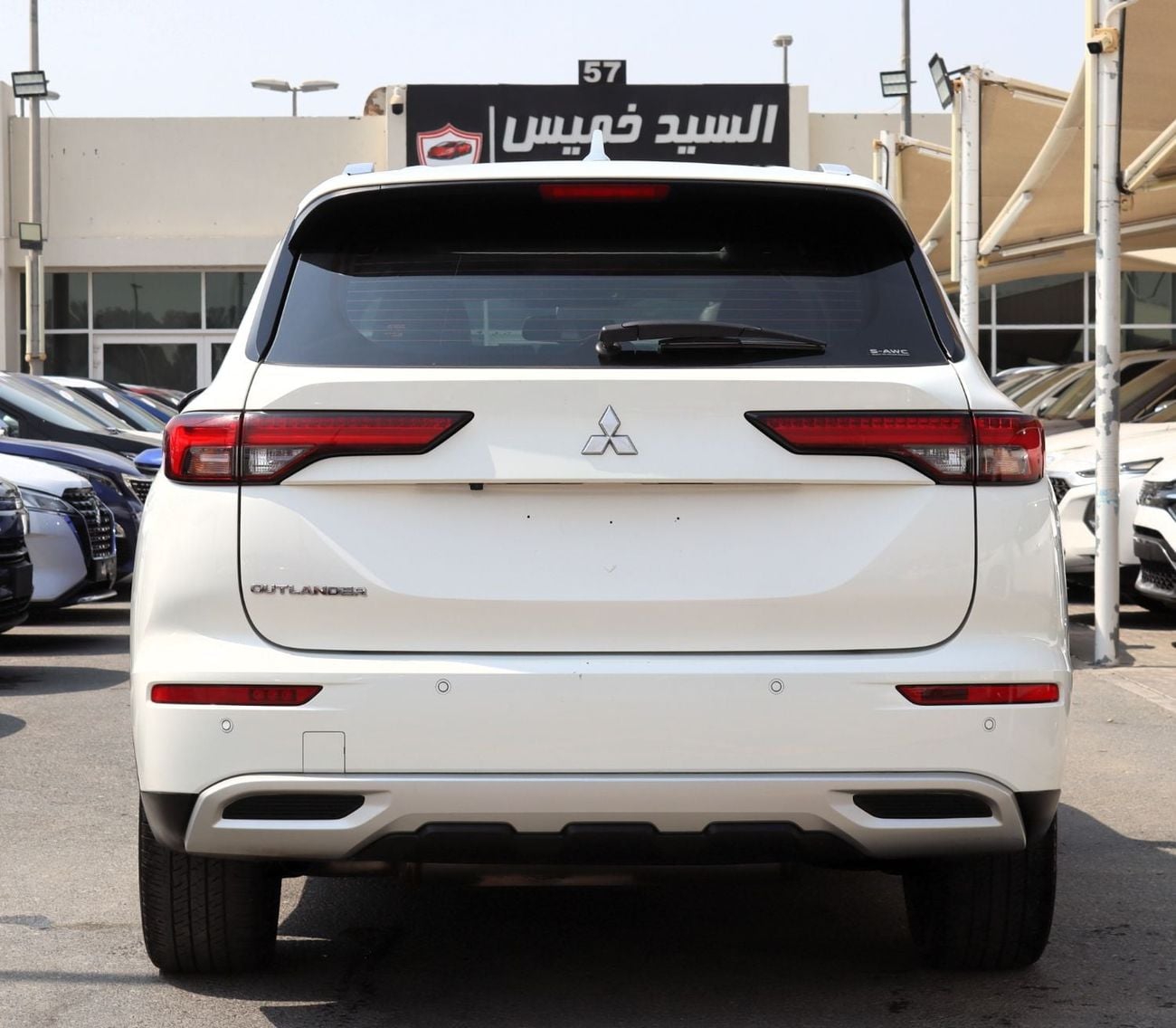 ميتسوبيشي آوتلاندر GLS HIGHLINE خالية من الحوادث - خليجية - طلاء أصلي - حالة ممتازة من الداخل والخارج - خط H