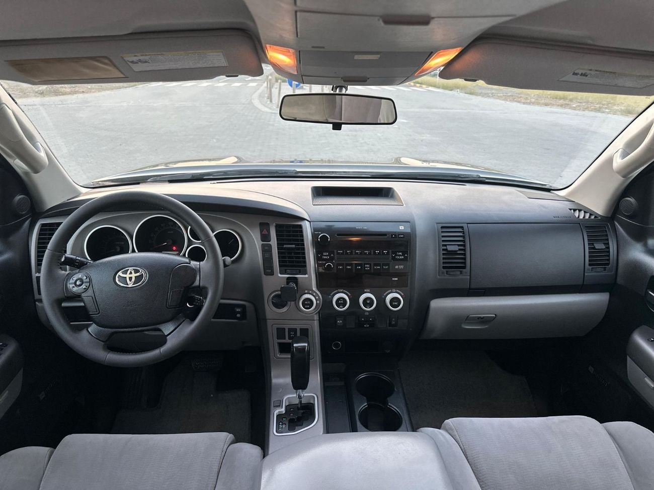 تويوتا سيكويا SR5 4X4