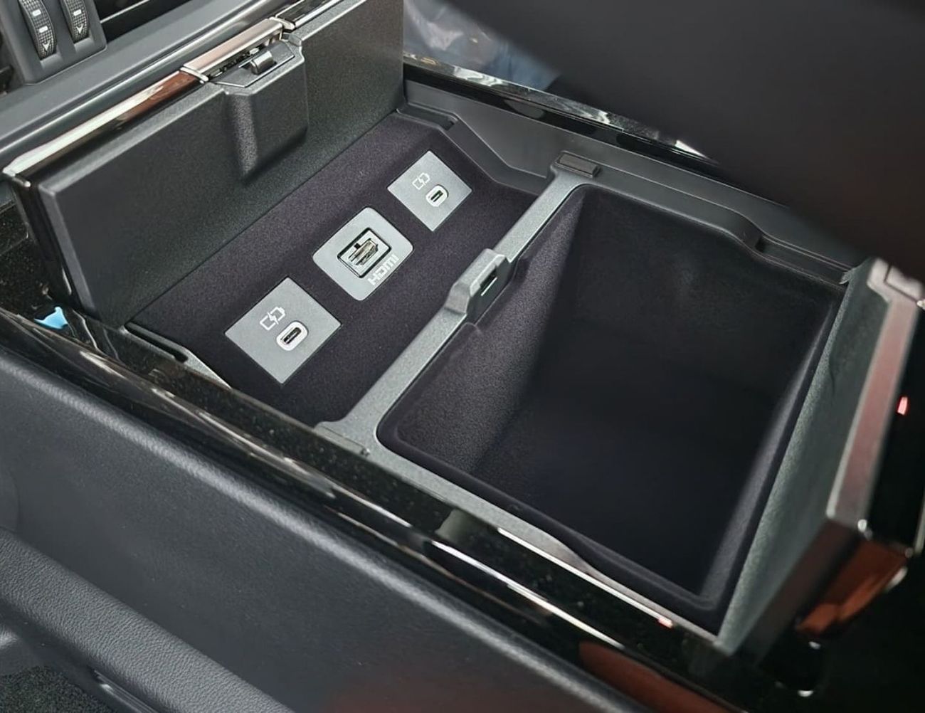 Lexus LX700h VIP LEXUS LX700 HYBRID SEATS || FULL OPTION | PETROL AT 3.5L V6 4WD (CODE # L7V) BLACK 2026