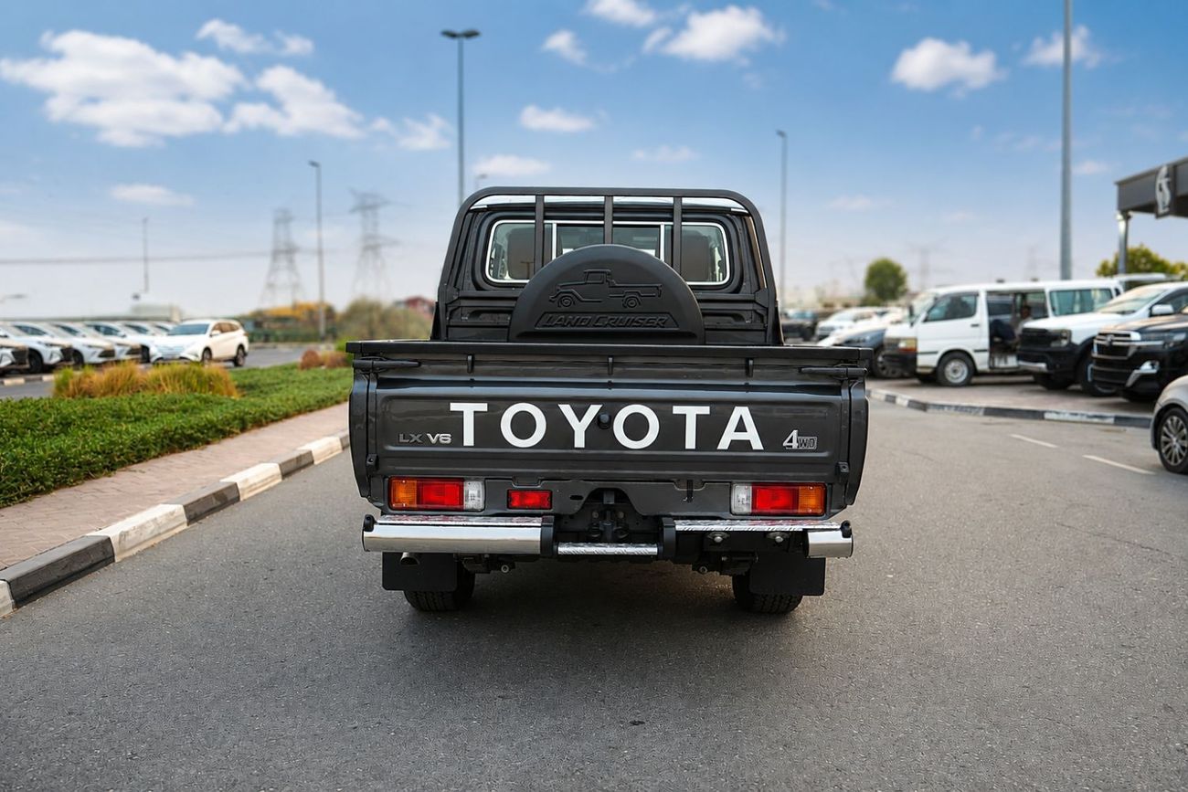 تويوتا لاند كروزر بيك آب S-DLX - DC 4x4 AT