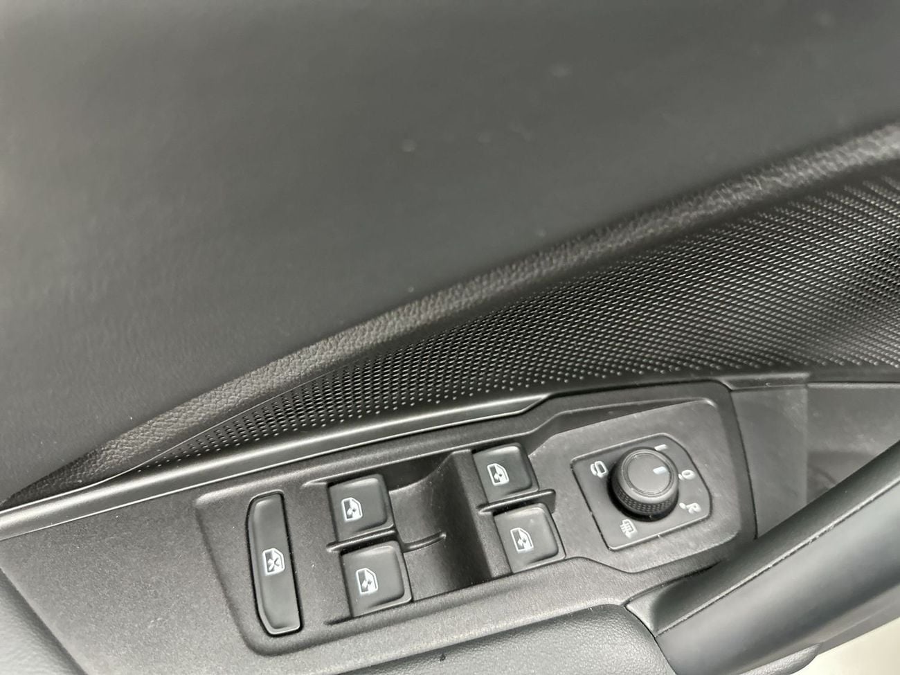 Volkswagen Tiguan LIFE Tiguan Life 1.4L | Rear Camera | 3-Zone Climatronic | Ambient Lighting | Leather Steering Wheel | Di