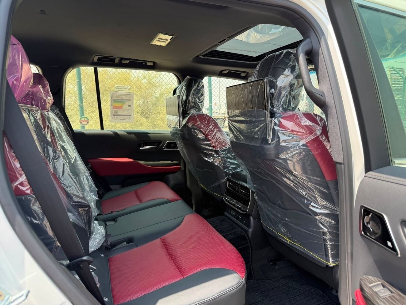 Toyota Land Cruiser VXR 3.5 HYBRID 2026 GCC SPEC WHITE/RED