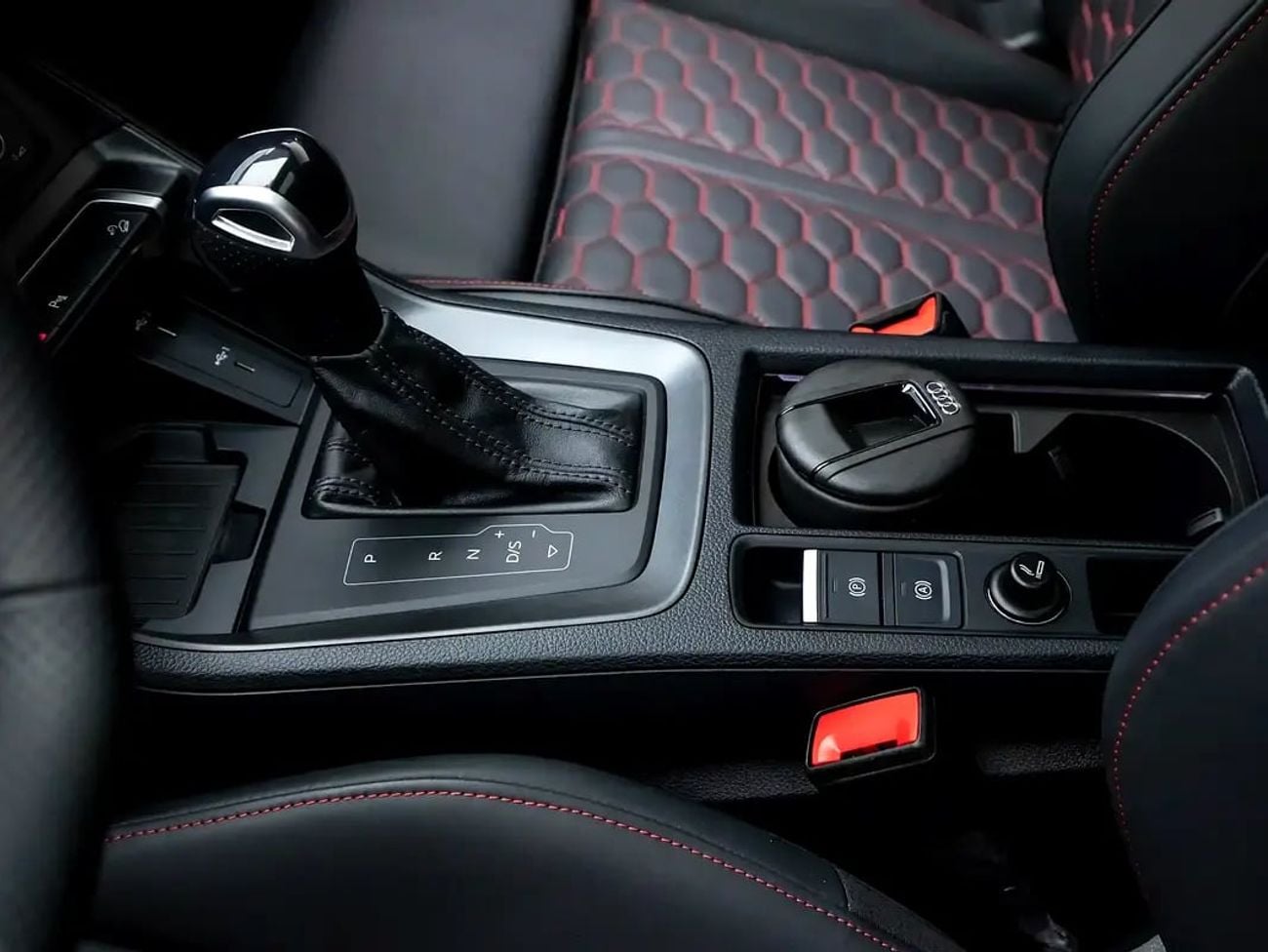Audi RSQ3 GCC Spec | Dealer Warranty and Service Contract